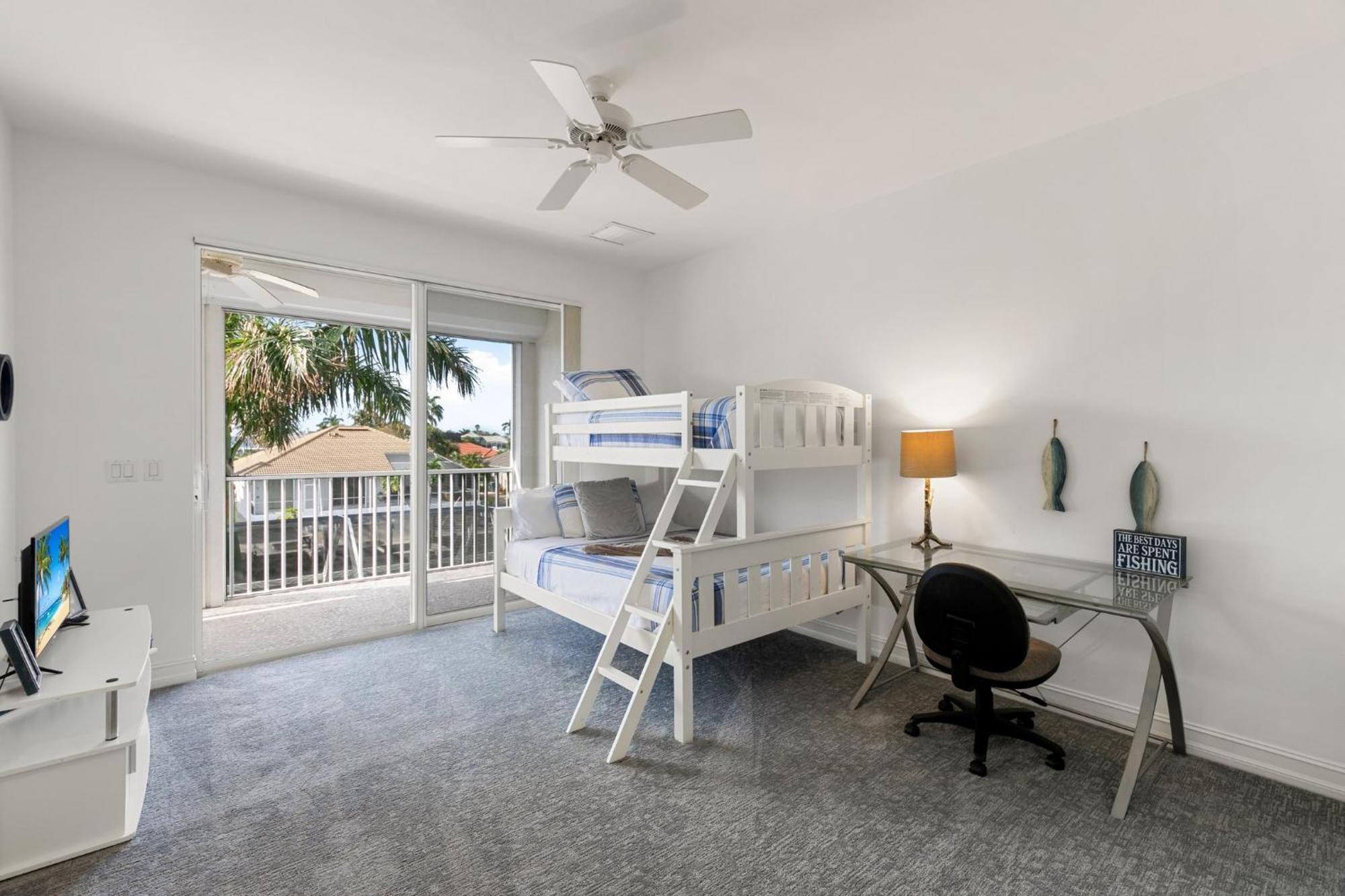Unique 5 Bed Waterfront Woodbine Ct With Private Pool *