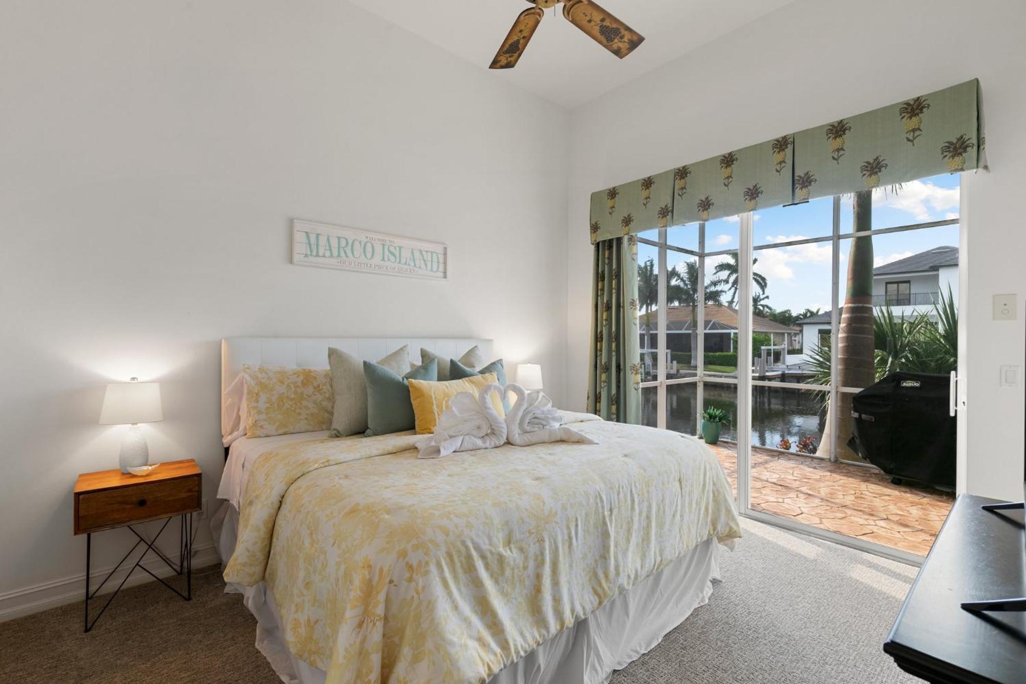 Unique 5 Bed Waterfront Woodbine Ct With Private Pool *