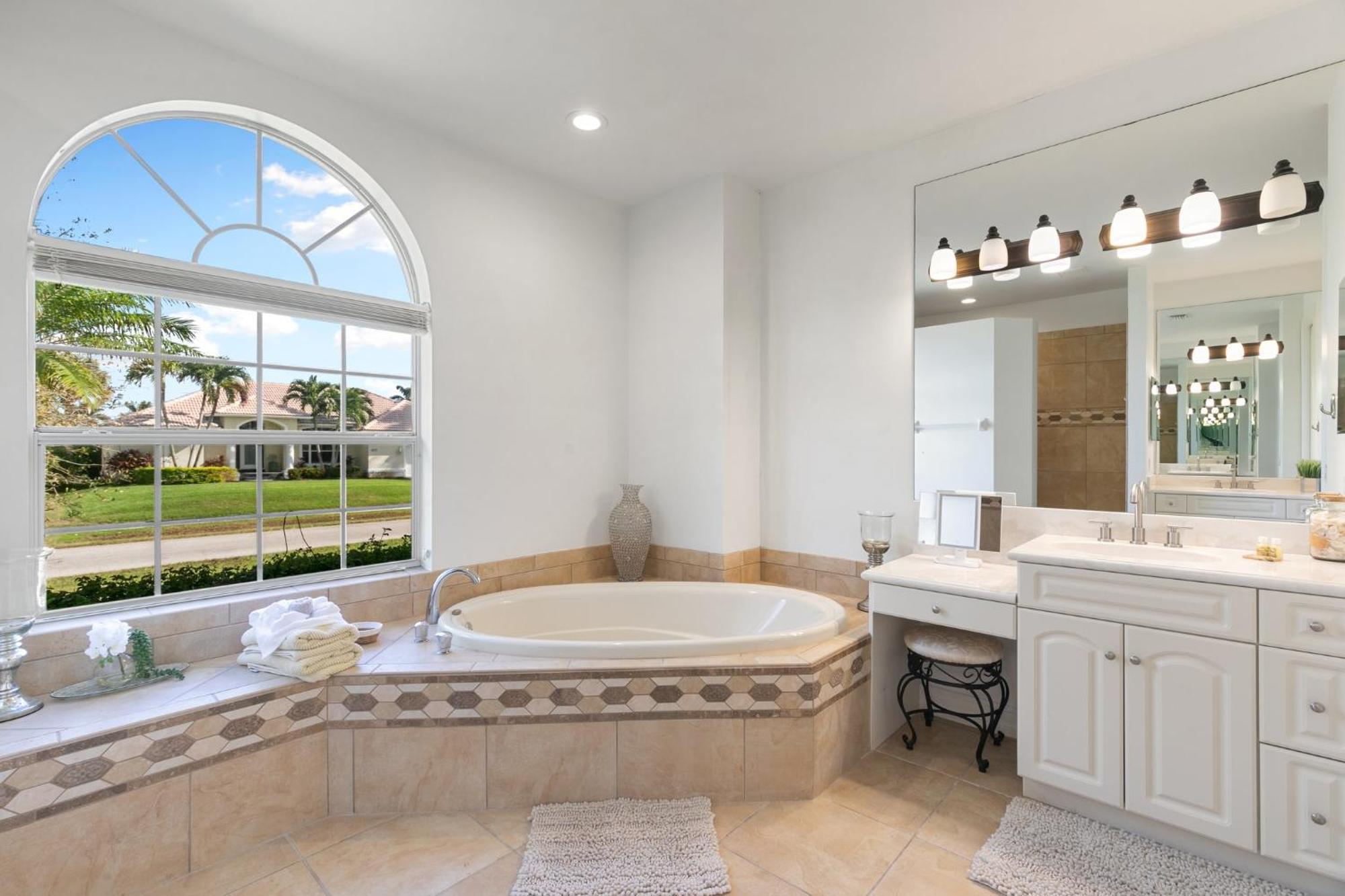 Unique 5 Bed Waterfront Woodbine Ct With Private Pool * Marco Island