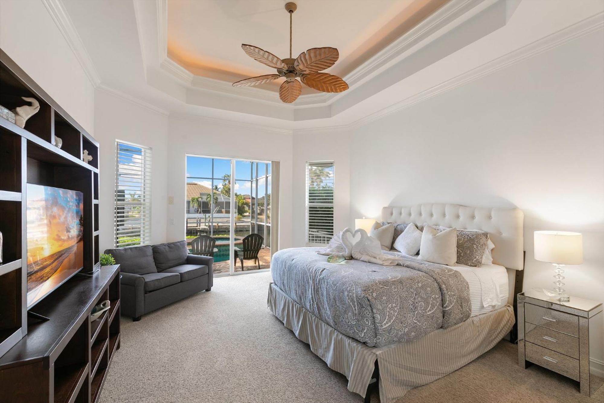 Unique 5 Bed Waterfront Woodbine Ct With Private Pool