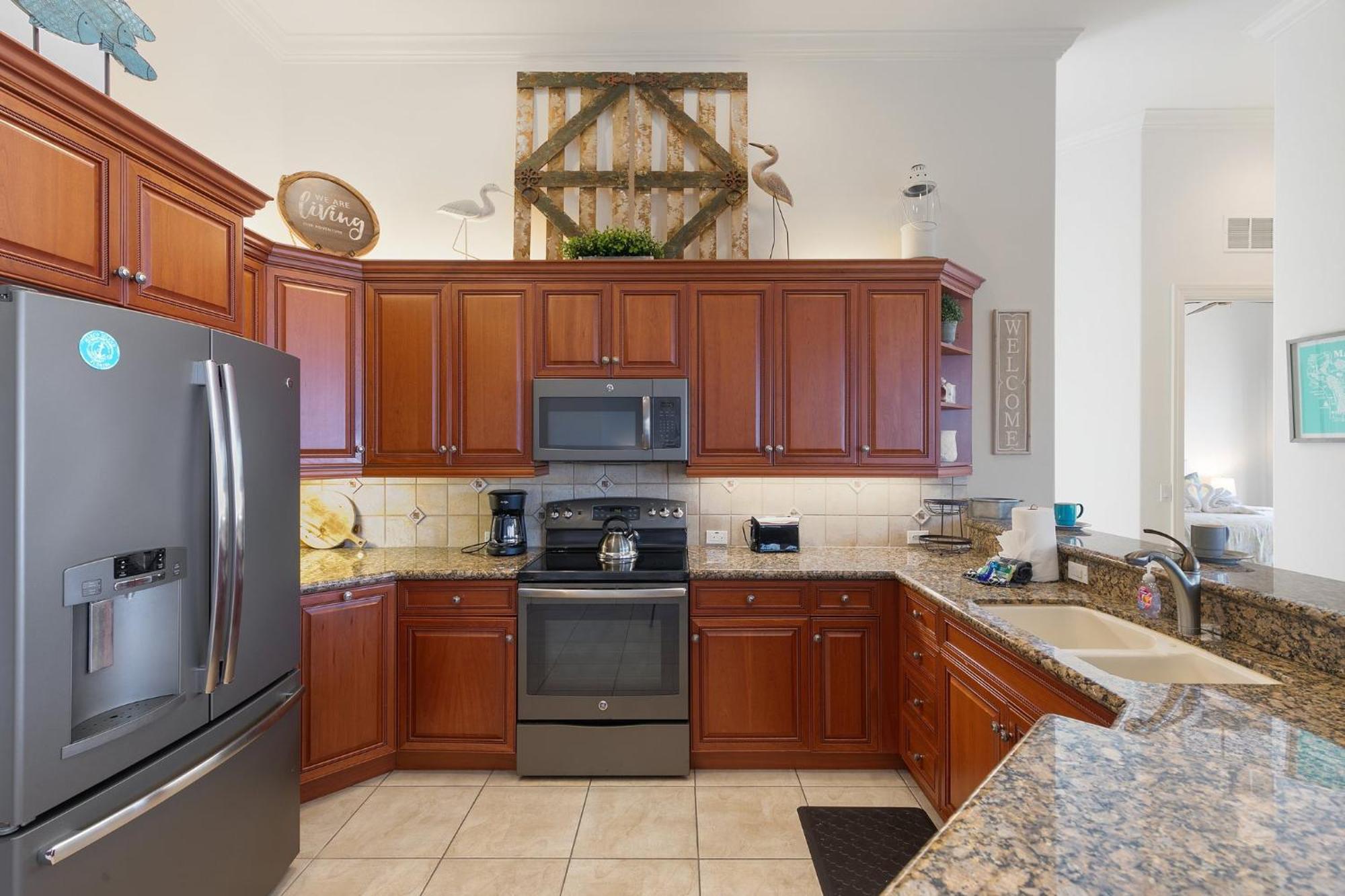 Unique 5 Bed Waterfront Woodbine Ct With Private Pool Holiday home *