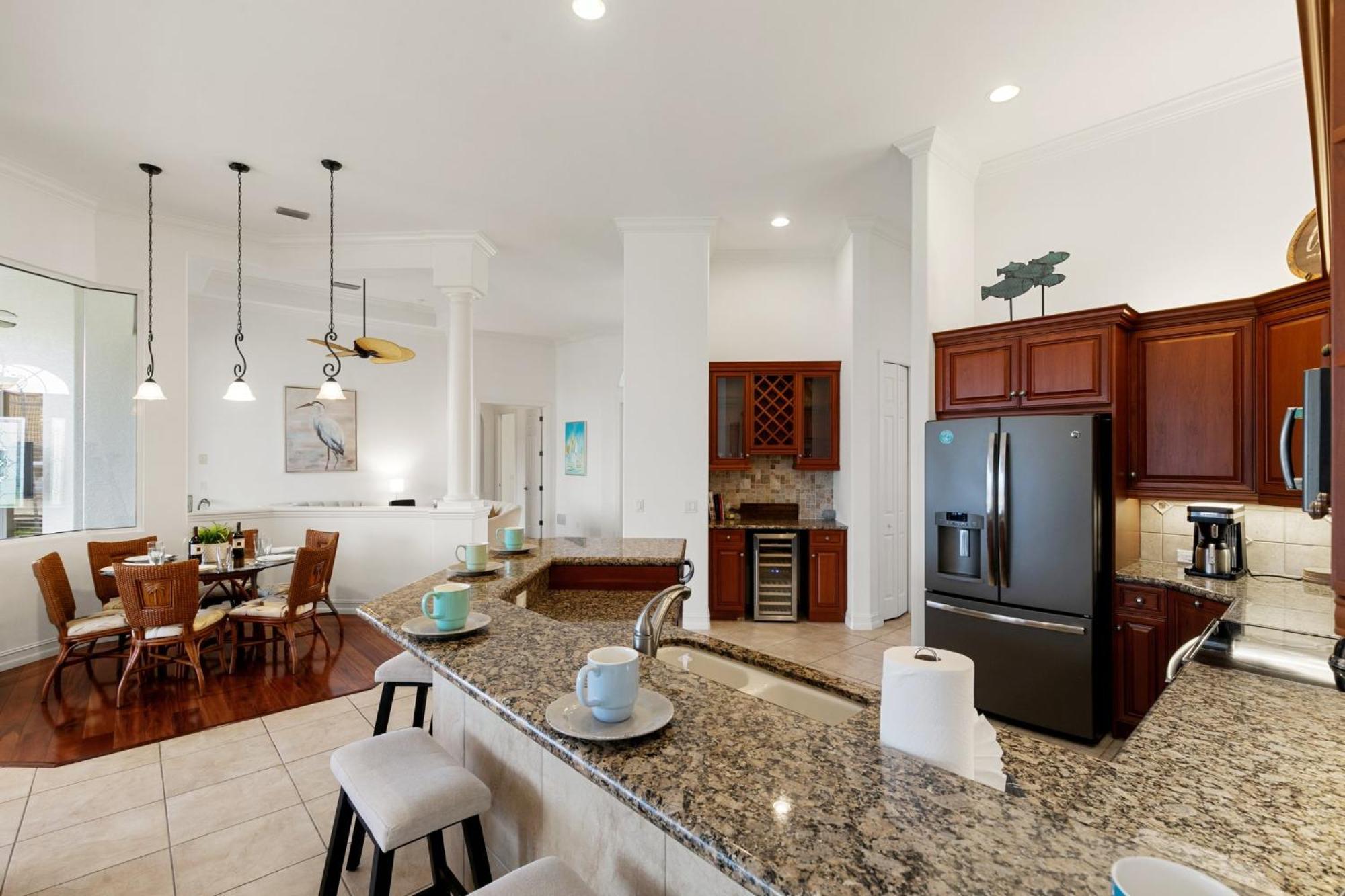 Unique 5 Bed Waterfront Woodbine Ct With Private Pool Holiday home *
