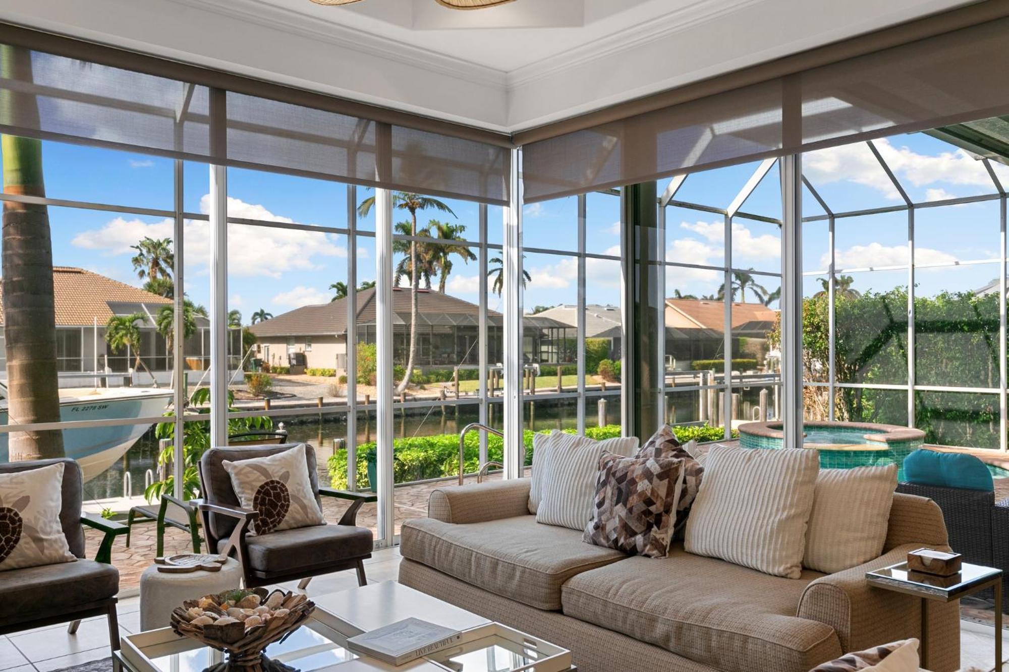Holiday home Unique 5 Bed Waterfront Woodbine Ct With Private Pool