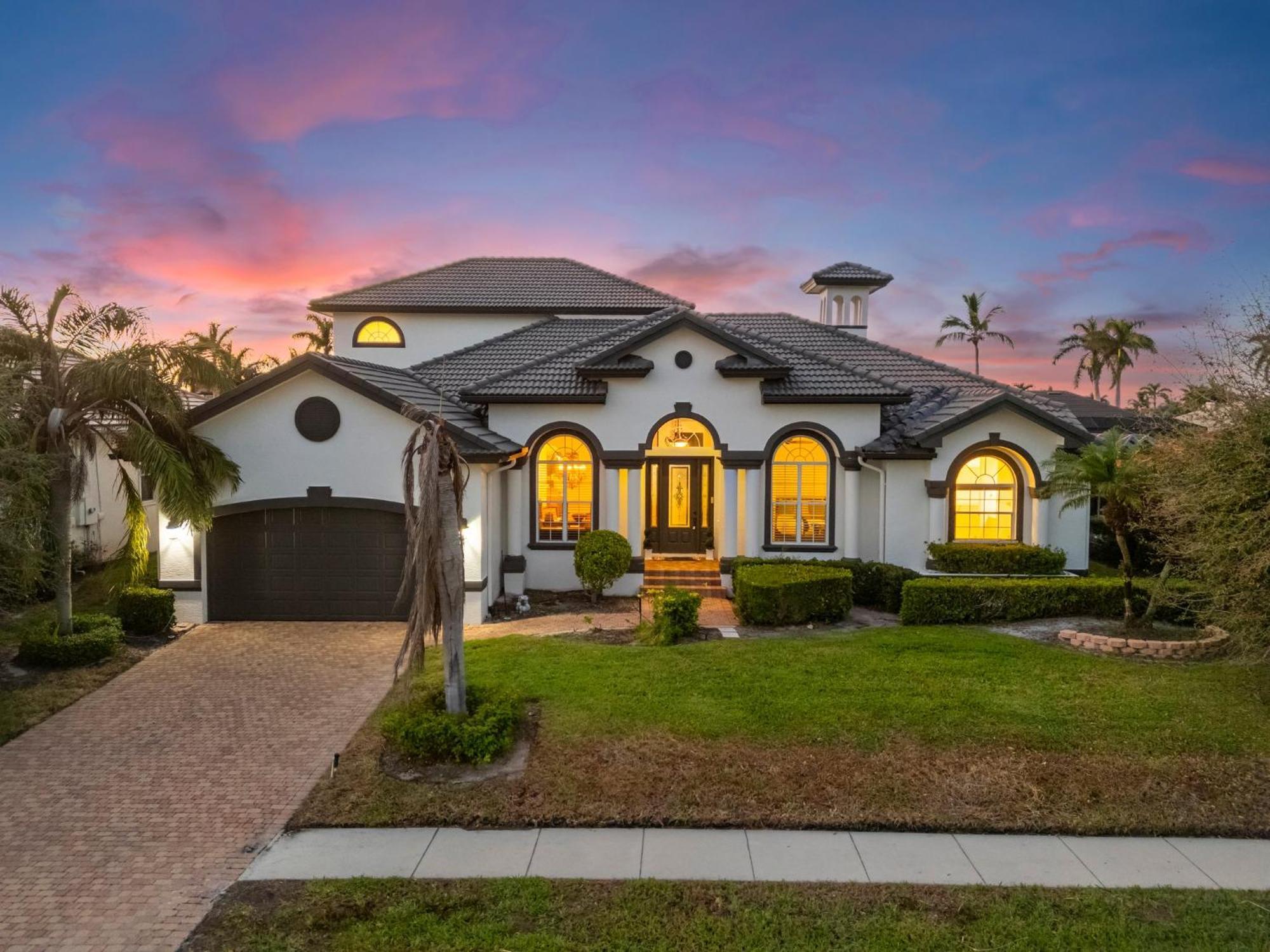 Holiday home Unique 5 Bed Waterfront Woodbine Ct With Private Pool