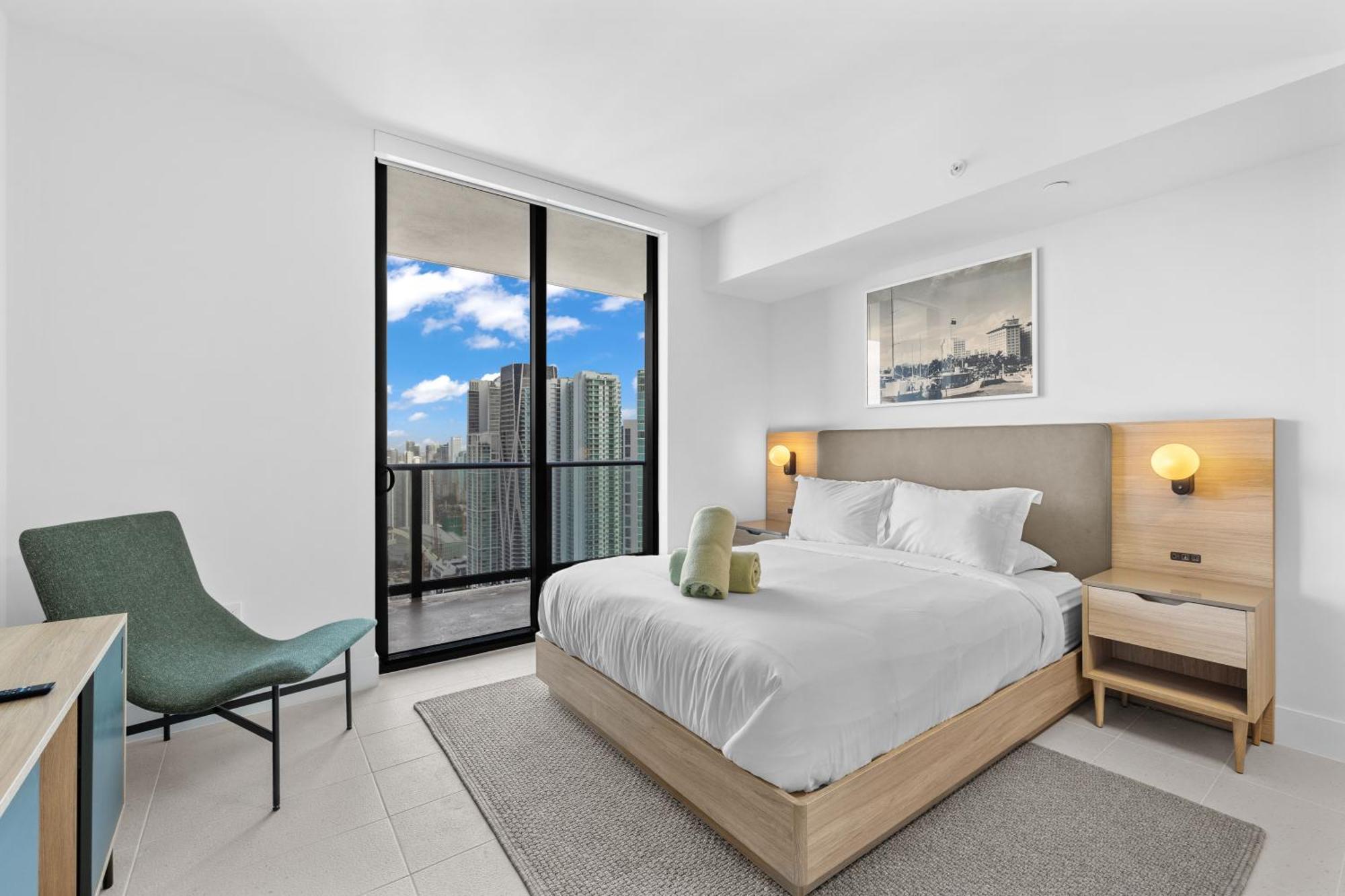 Luxury 45th-floor With Stunning Views Apartment