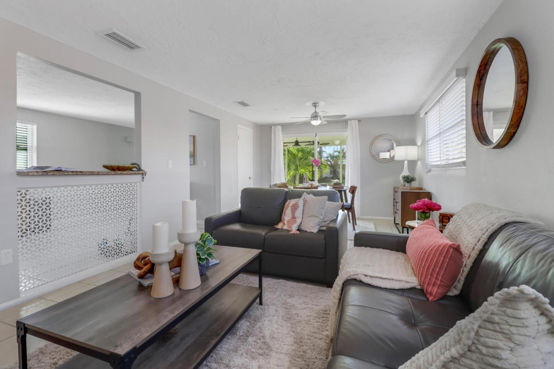 Little House W/ Pool&spa - 5 Minutes To Vanderbilt *