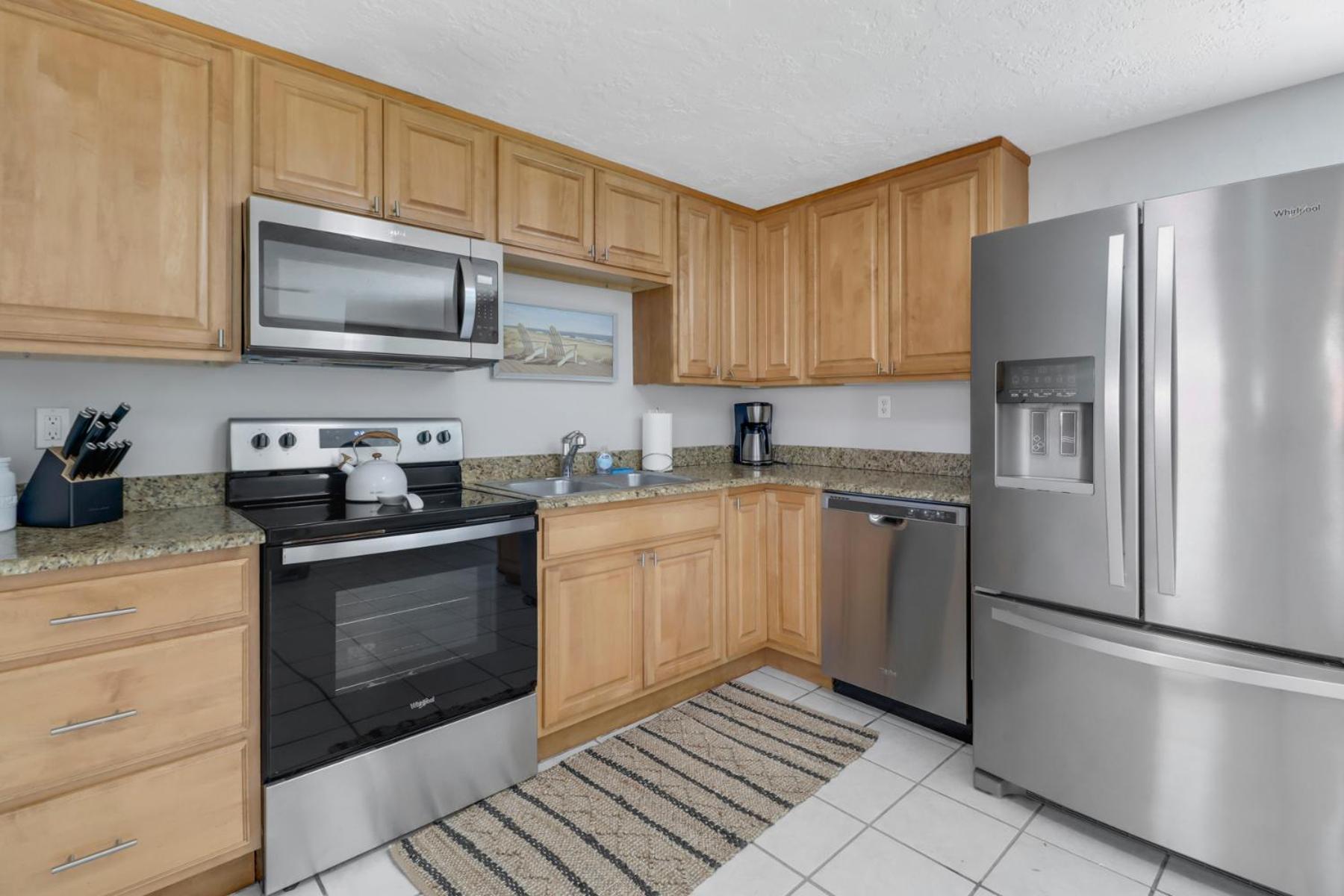 Little House W/ Pool&spa - 5 Minutes To Vanderbilt *