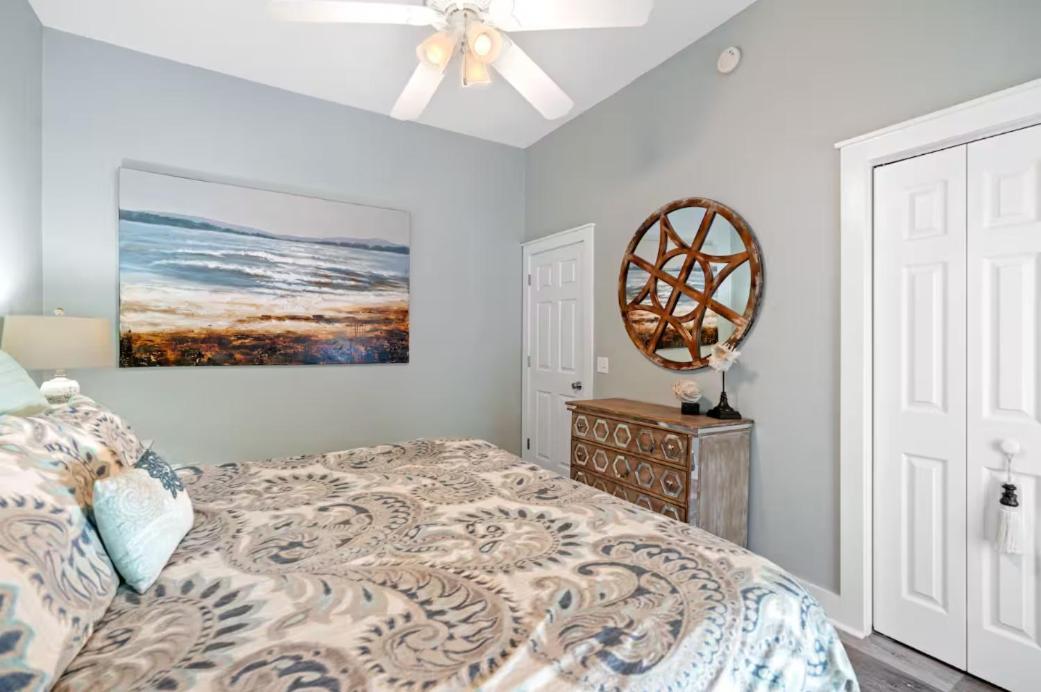 Sandy Shore Retreat Gulf View Sleeps 10 Holiday home *