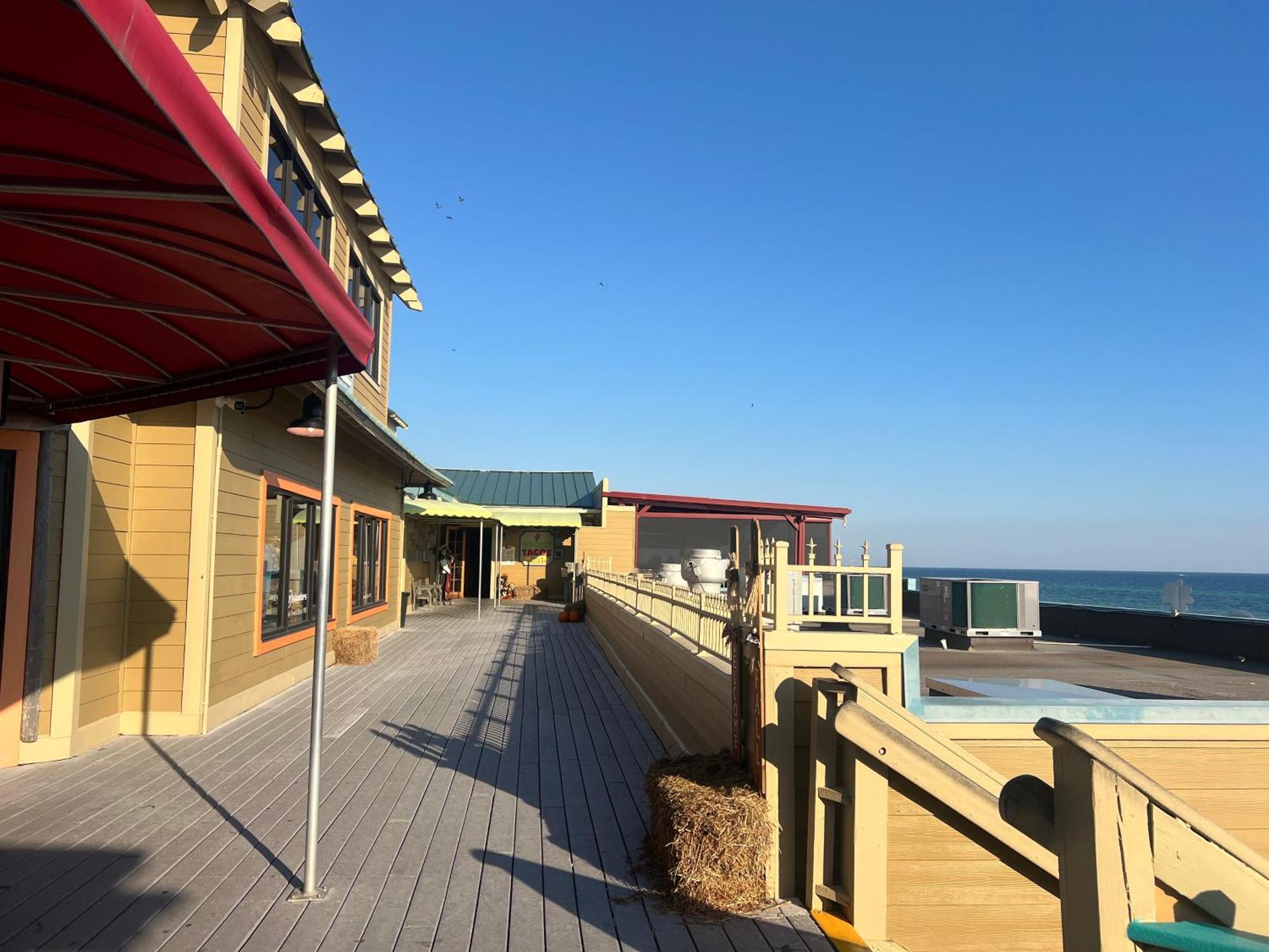 Hole The - Walton - Sunset Plaza - Nearby Beaches & Hurlburt Motel