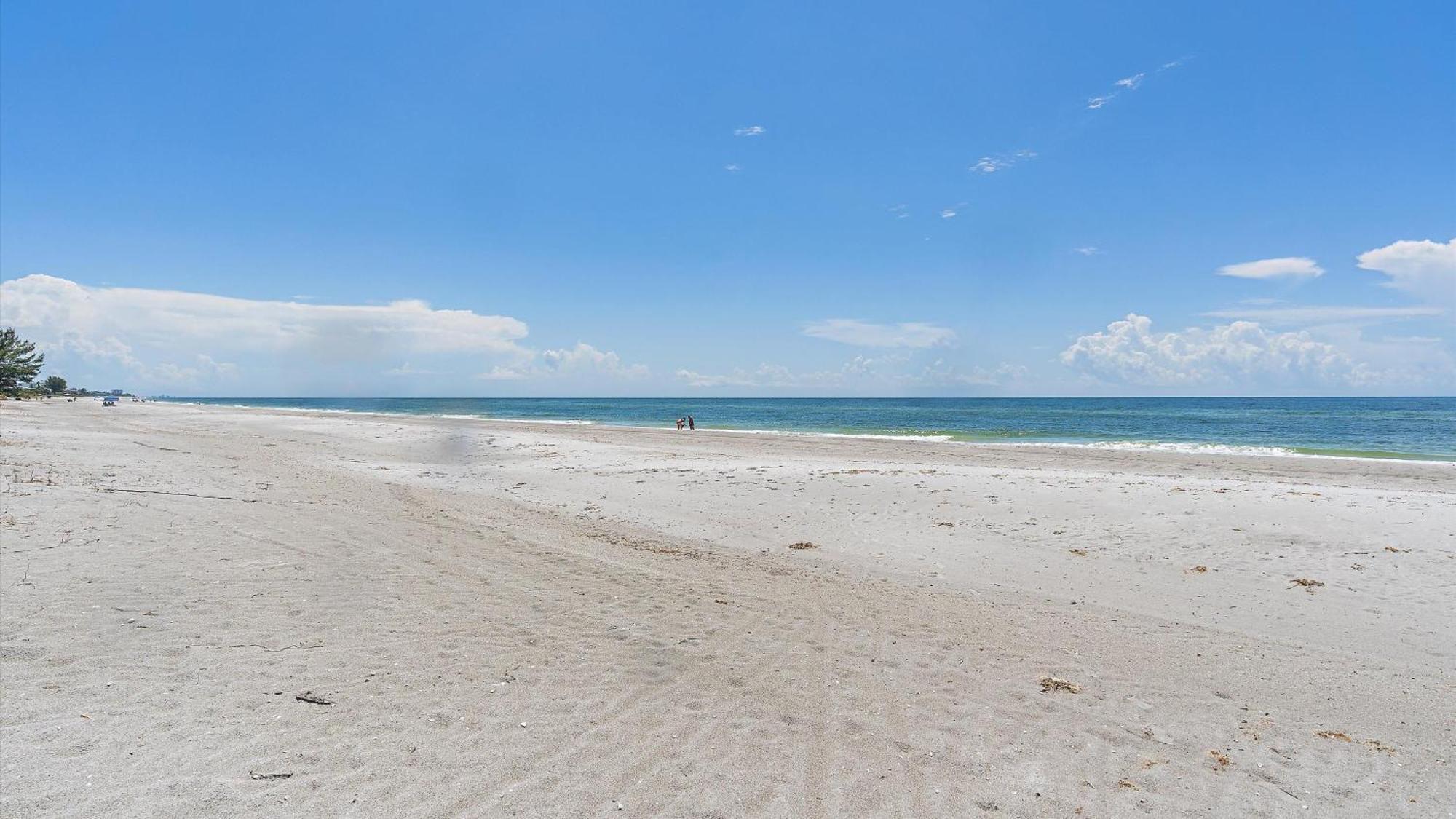 Just Beachy Apartment *