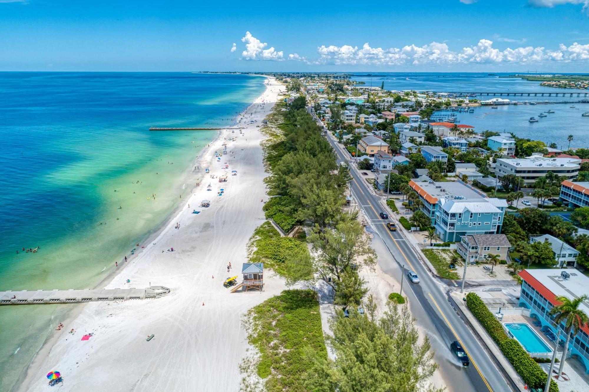 Apartment Anna Maria Island Sunshine Kiss By The Island In The Sun Holmes Beach