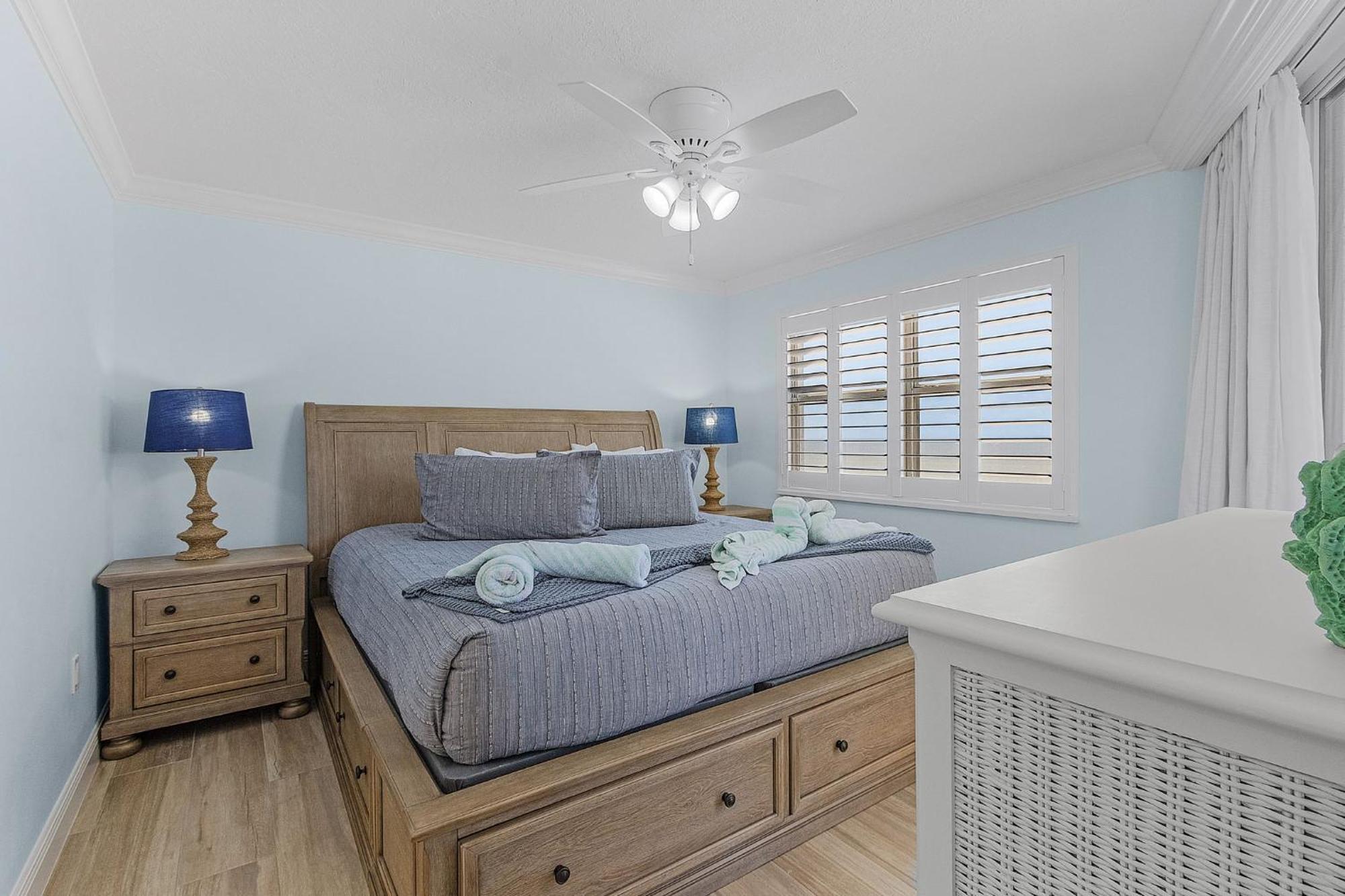 Newly Remodeled Gulf-view W/ Pool & Lanai Holiday home *