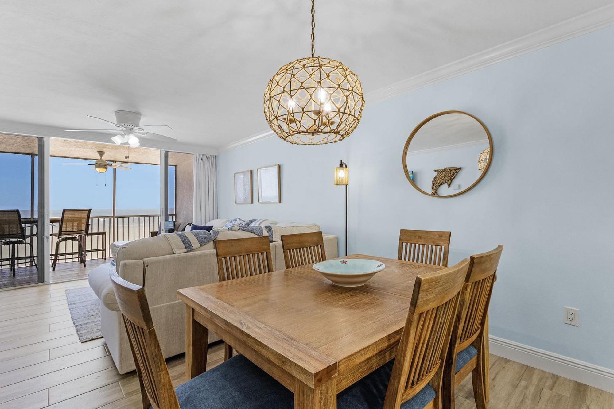 Newly Remodeled Gulf-view W/ Pool & Lanai Holiday home Fort Myers Beach