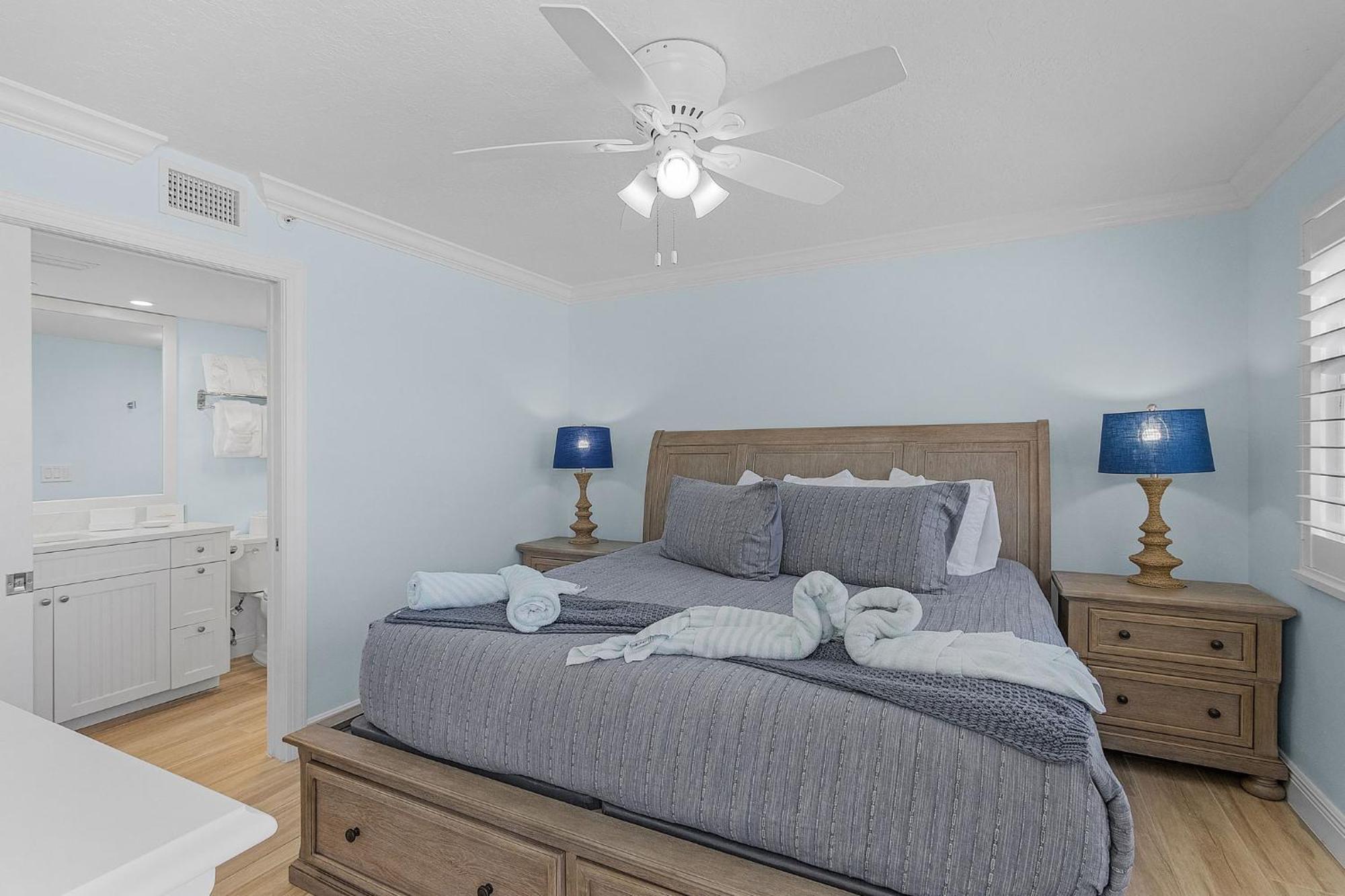 Holiday home Newly Remodeled Gulf-view W/ Pool & Lanai Fort Myers Beach