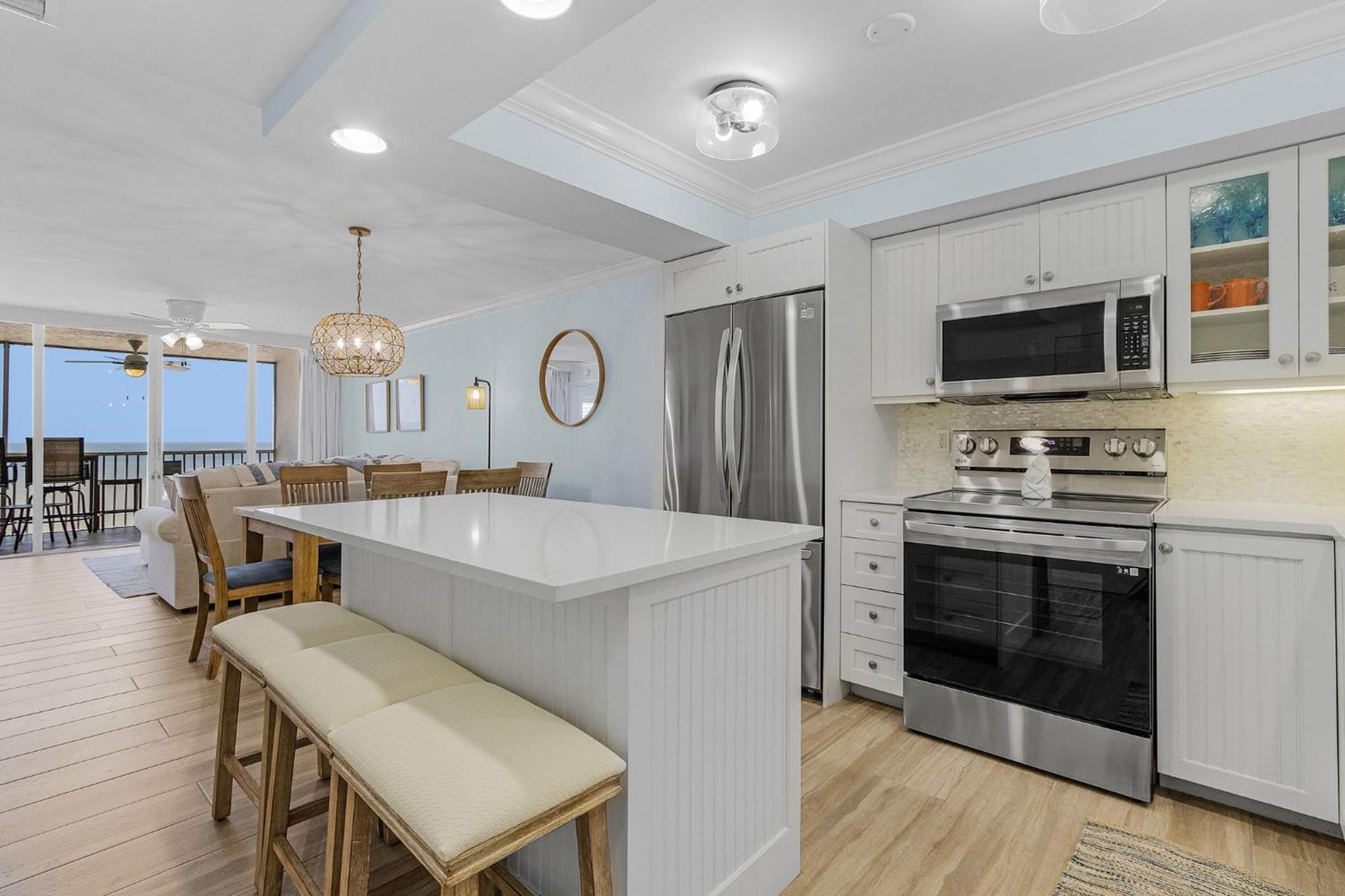 Newly Remodeled Gulf-view W/ Pool & Lanai Holiday home Fort Myers Beach