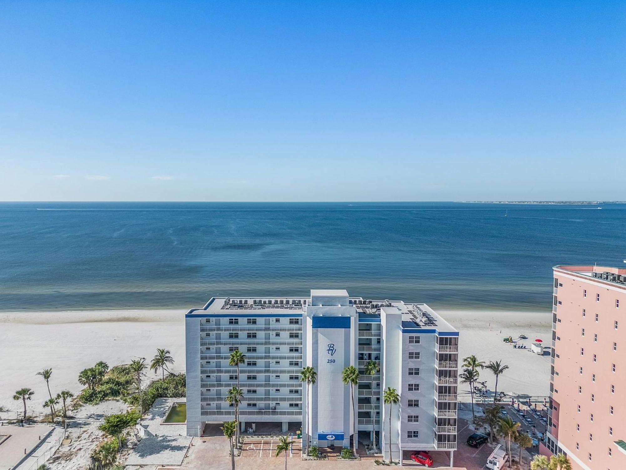 Beachfront Bliss: Gulf Views, Pool, Sleeps 8! *