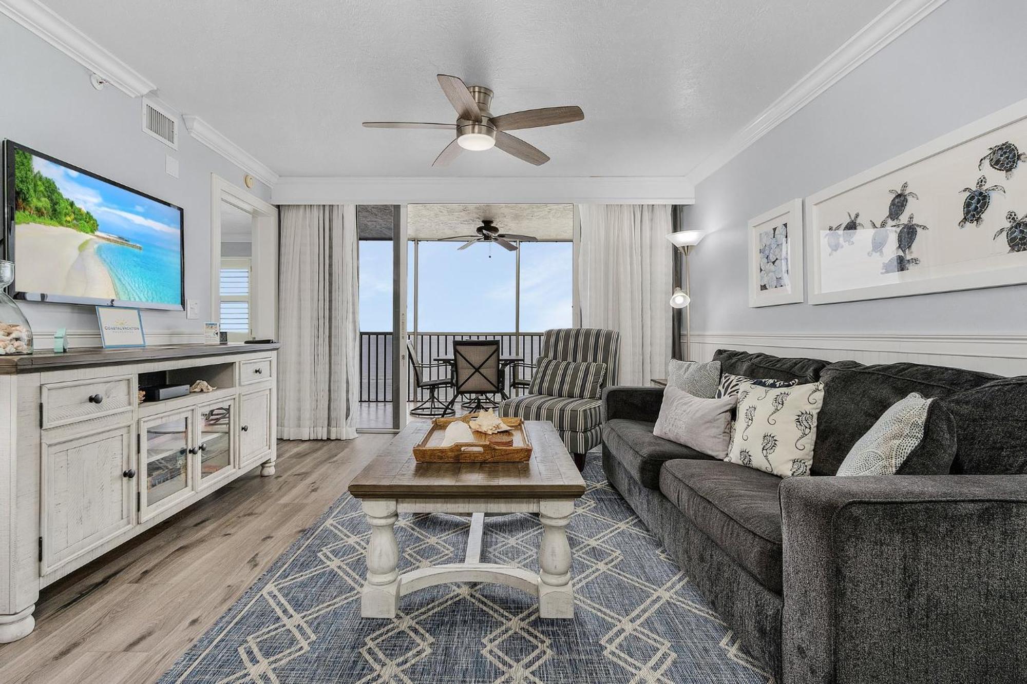 Holiday home Beachfront Bliss: Gulf Views, Pool, Sleeps 8! Fort Myers Beach