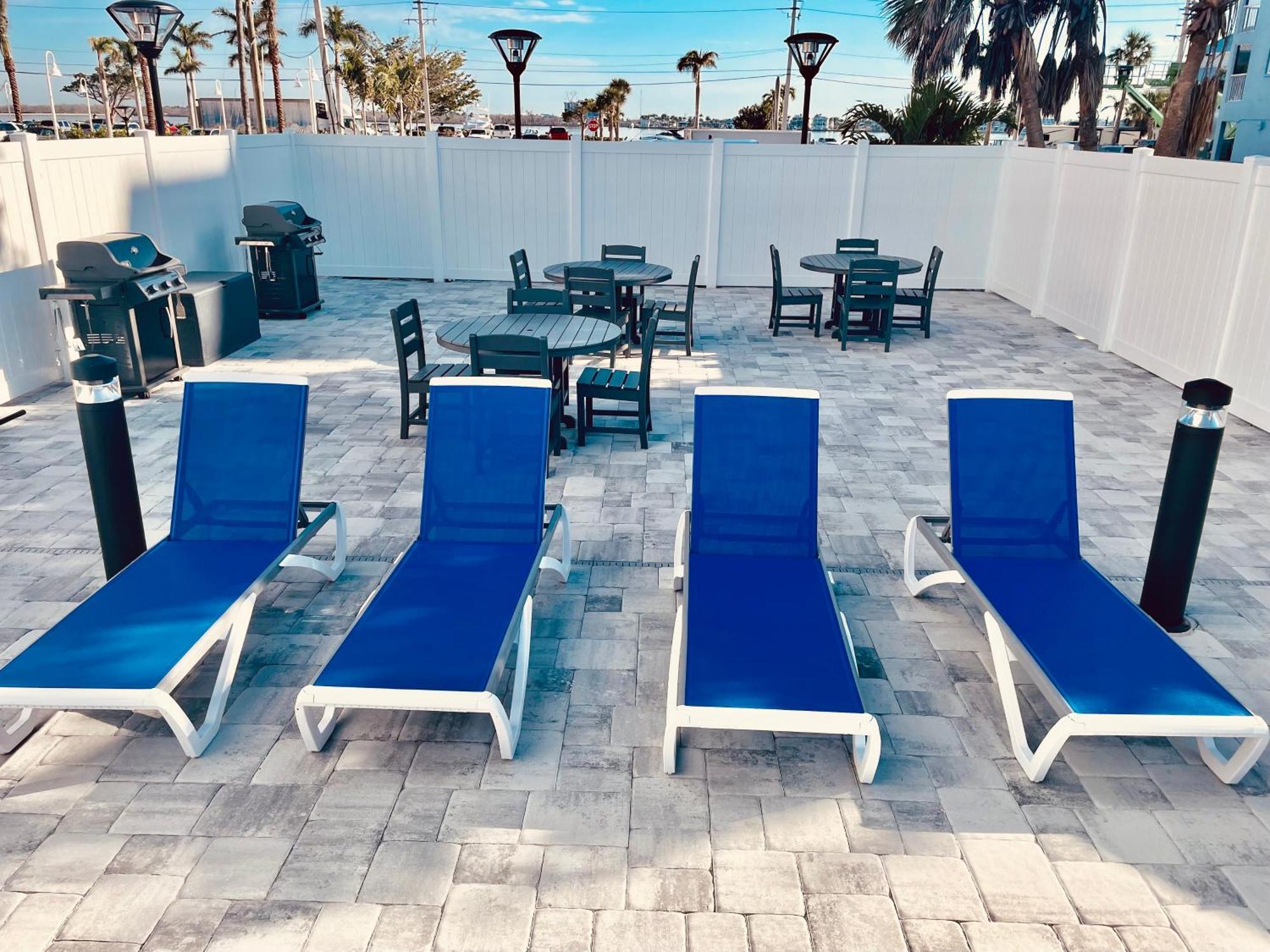 Estero Island 2br: Gulf Views, Pool, & Bbq Area