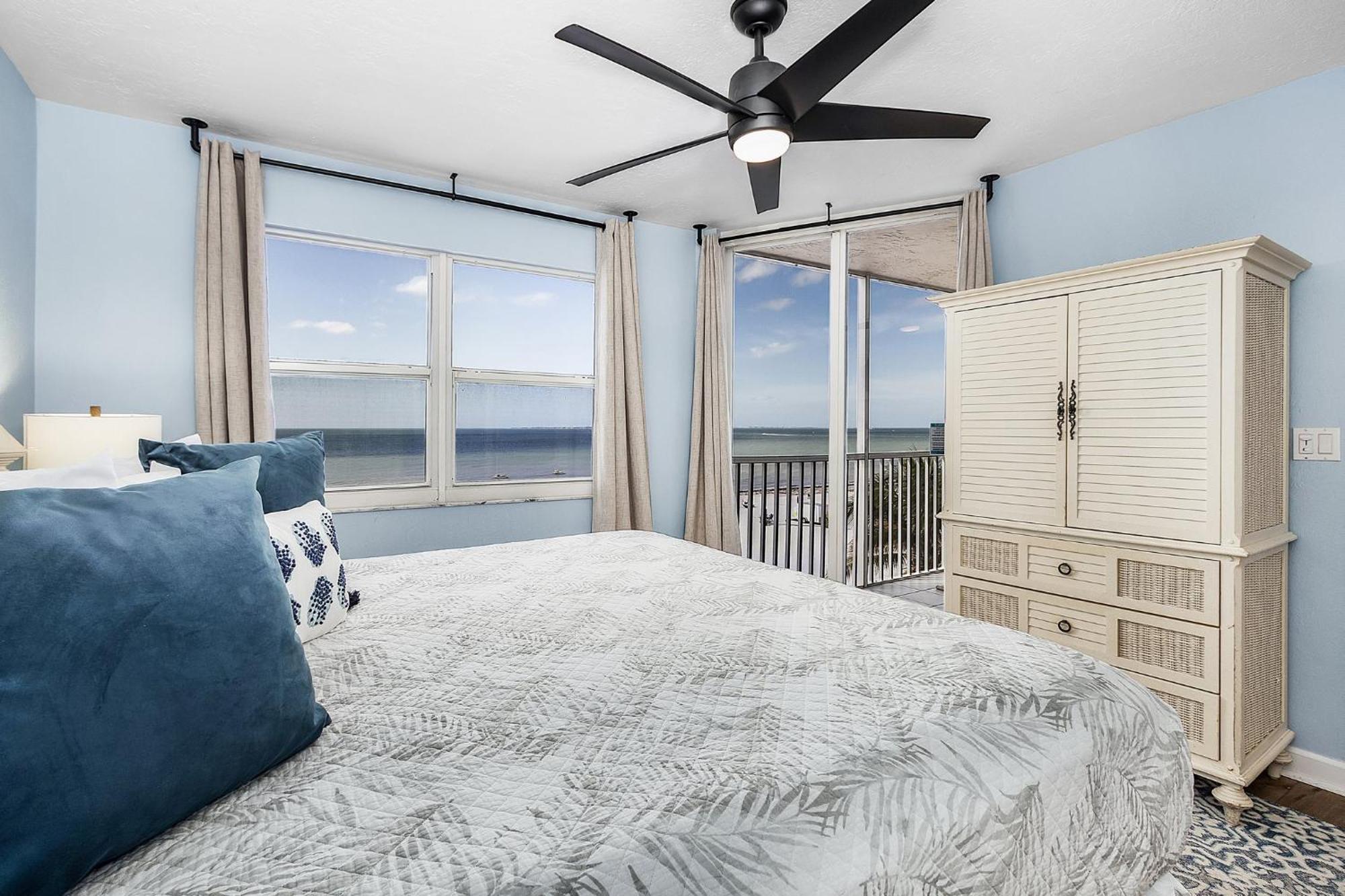 Estero Island 2br: Gulf Views, Pool, & Bbq Area Holiday home