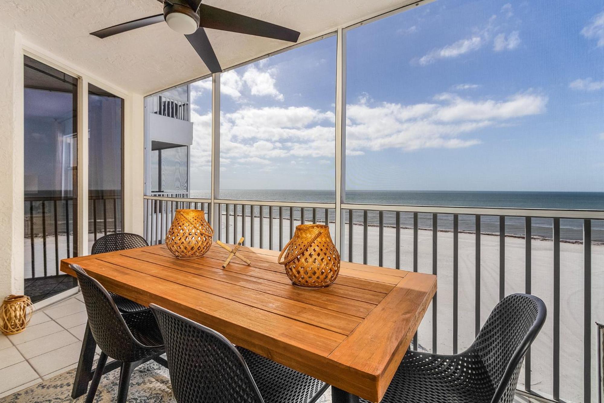 Holiday home Estero Island 2br: Gulf Views, Pool, & Bbq Area Fort Myers Beach