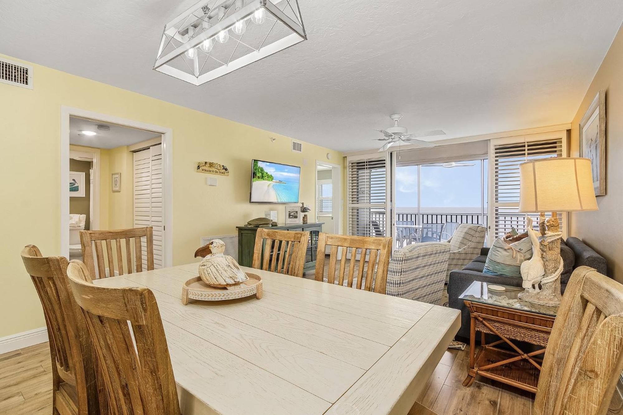 Beachfront Bliss: Views, Pool, Walk To Times Sq! Fort Myers Beach