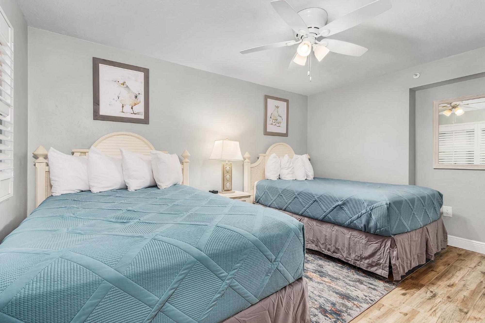Beachfront Bliss: Views, Pool, Walk To Times Sq! Holiday home