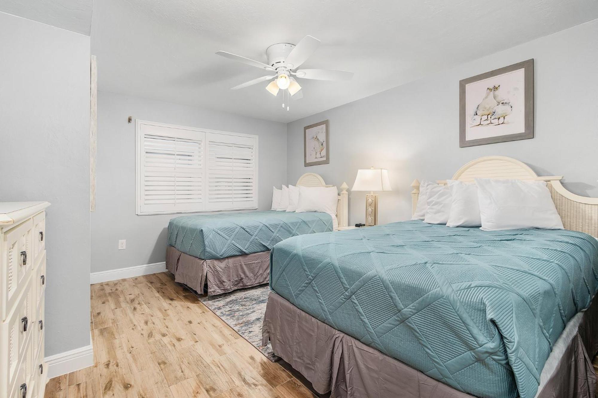 Holiday home Beachfront Bliss: Views, Pool, Walk To Times Sq! *