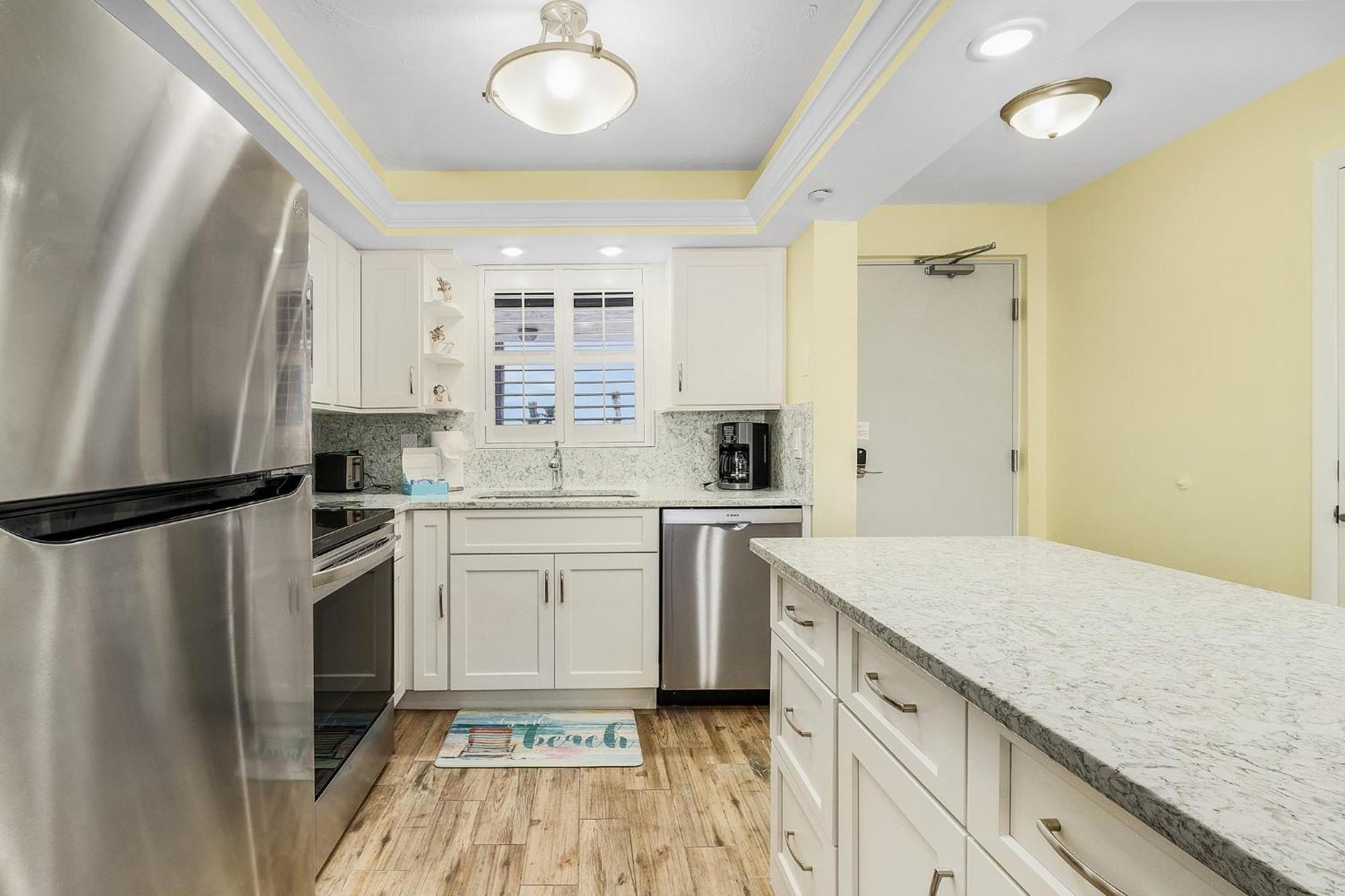 Beachfront Bliss: Views, Pool, Walk To Times Sq! *