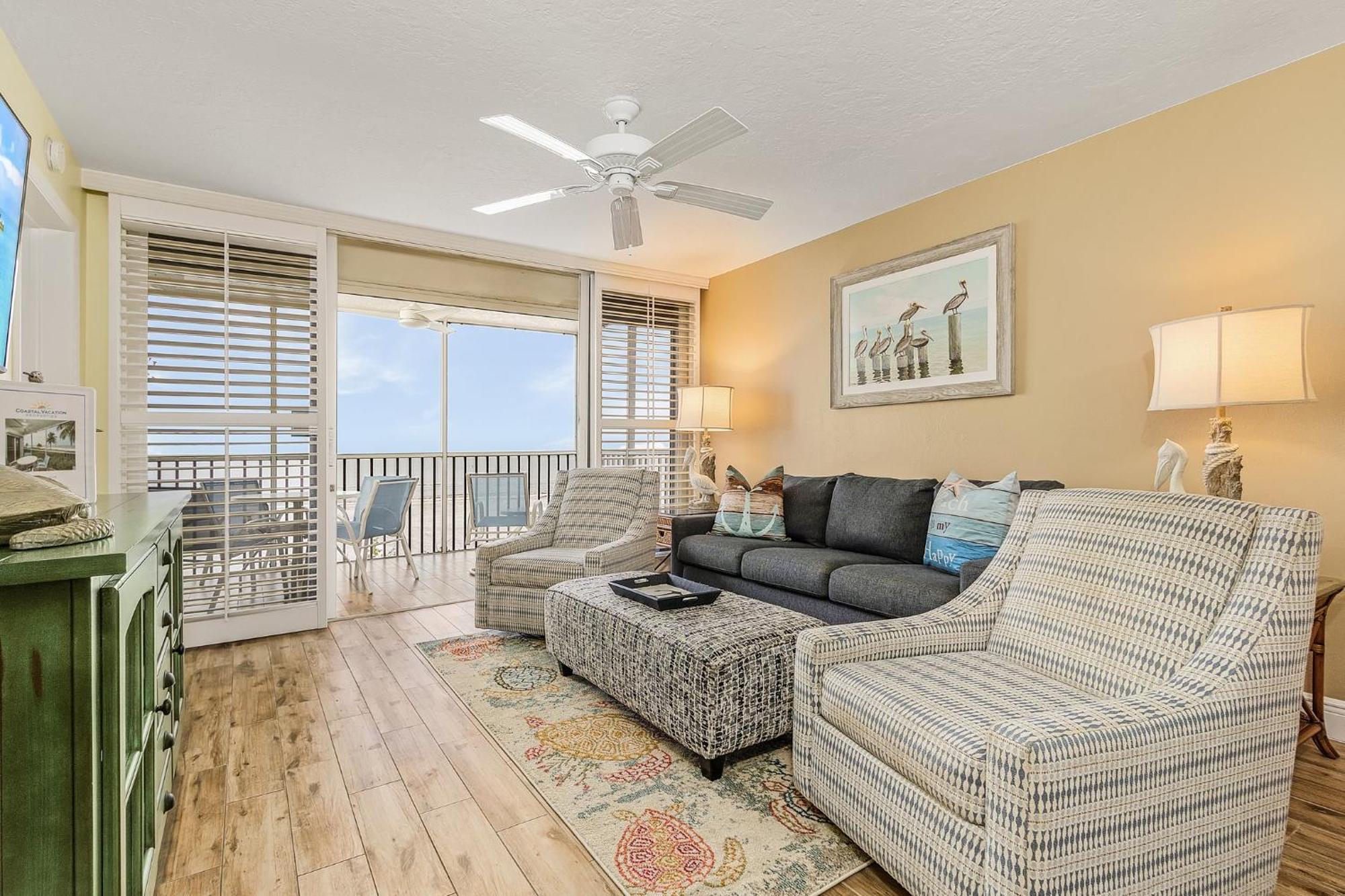 Holiday home Beachfront Bliss: Views, Pool, Walk To Times Sq! *