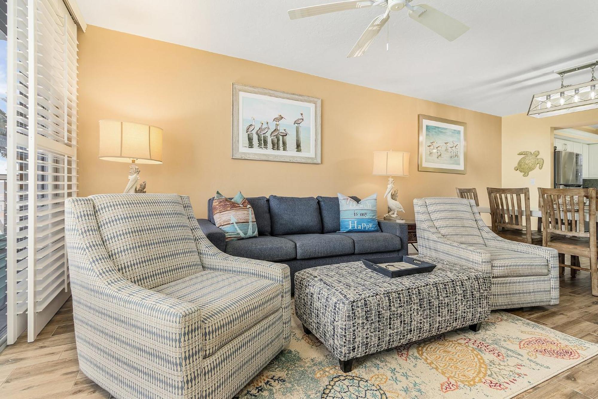 Beachfront Bliss: Views, Pool, Walk To Times Sq! Fort Myers Beach