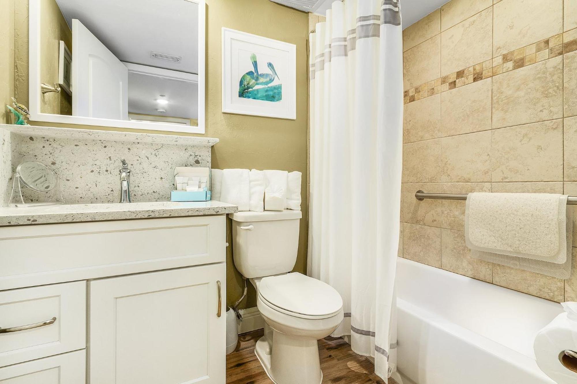 Holiday home Beachfront Bliss: Views, Pool, Walk To Times Sq! *