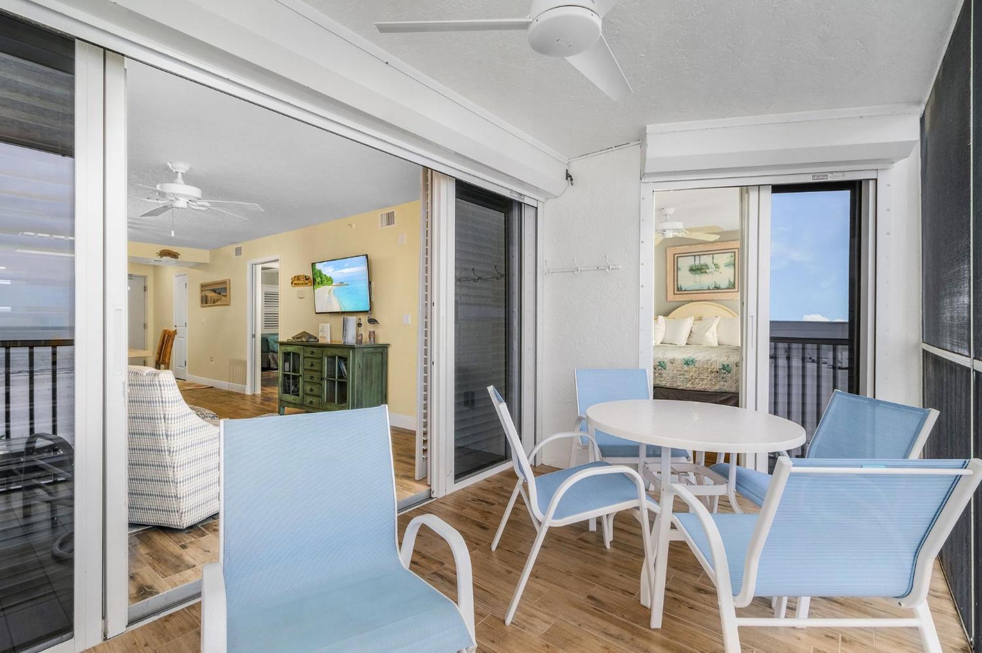 Holiday home Beachfront Bliss: Views, Pool, Walk To Times Sq!