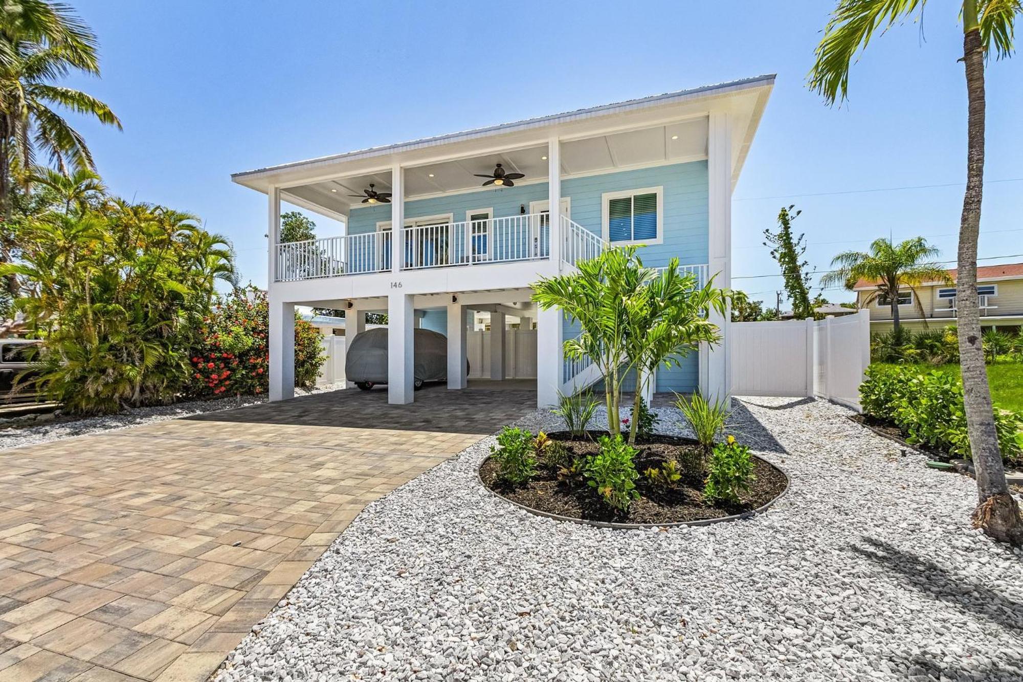 Time: Saltwater Pool, Walk To Beach! Holiday home *