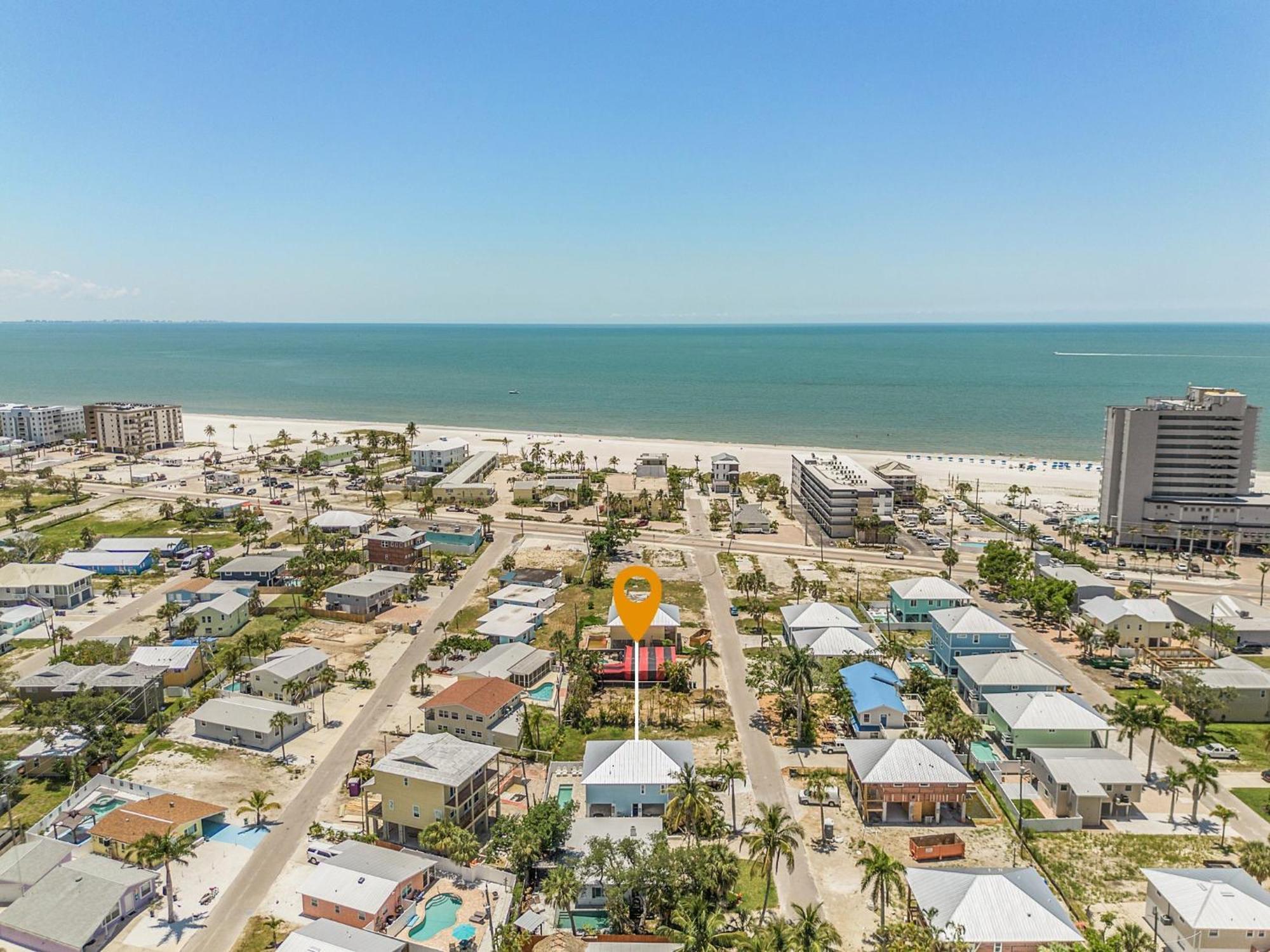 Time: Saltwater Pool, Walk To Beach! Holiday home Fort Myers Beach
