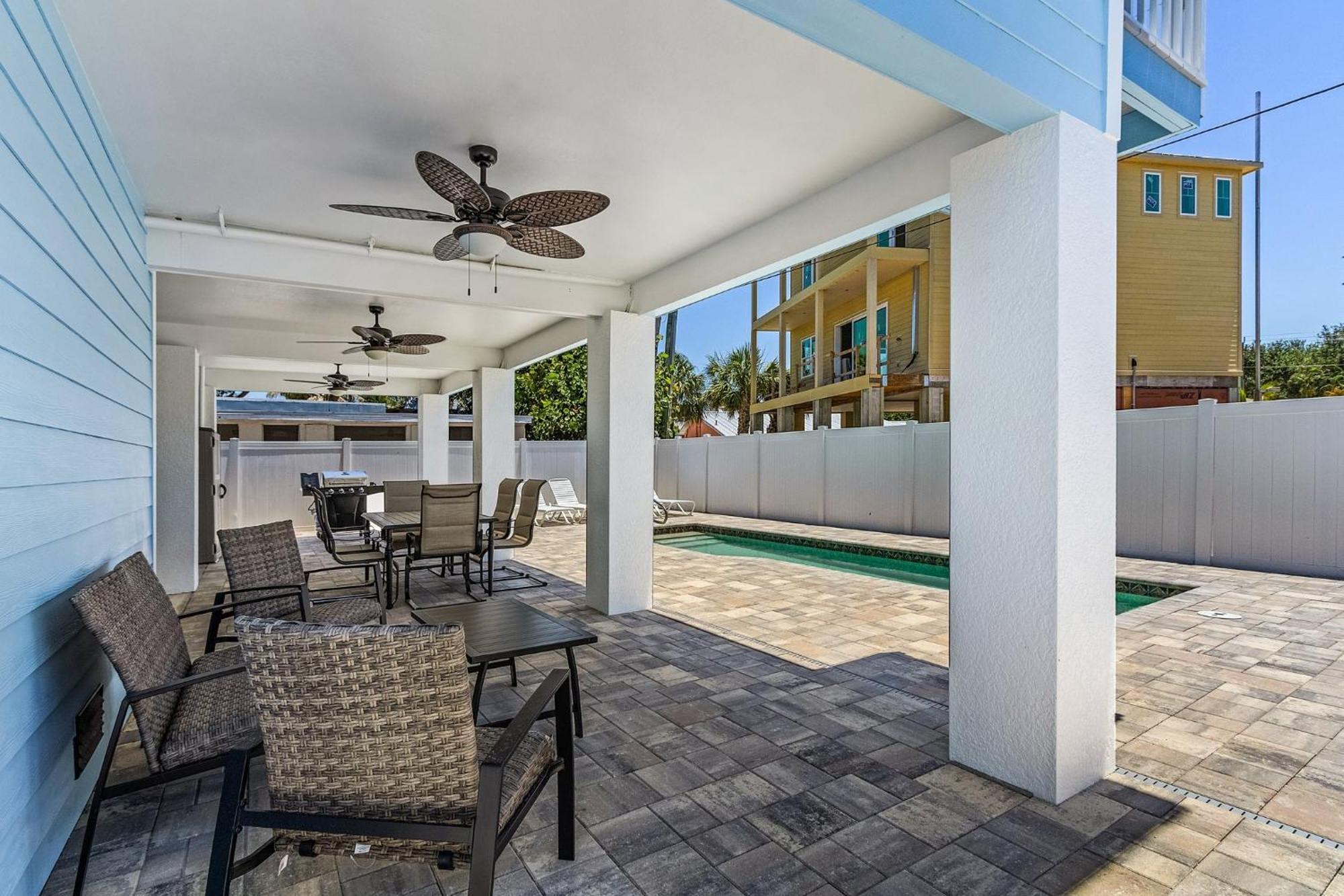 Time: Saltwater Pool, Walk To Beach! *