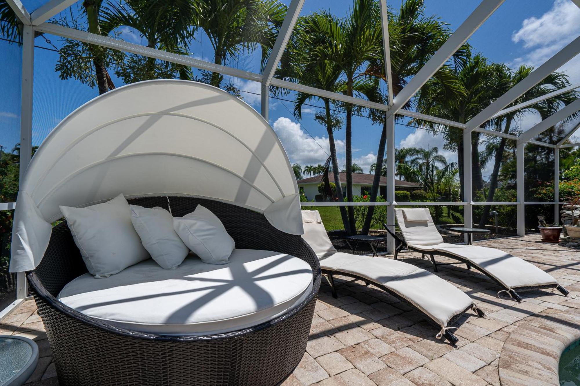 Barefoot Hideaway: Pool, Near Bonita Beach!