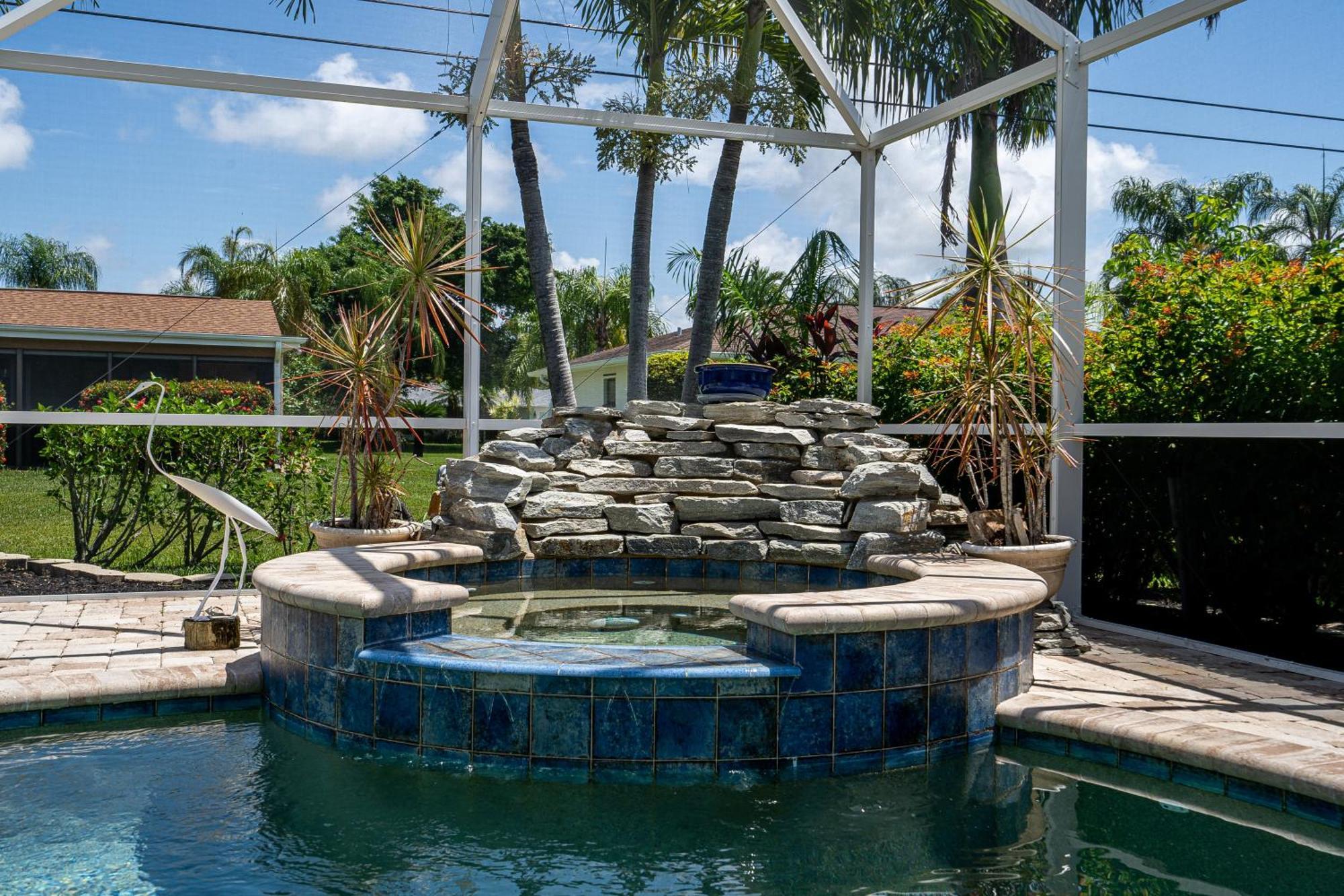 Barefoot Hideaway: Pool, Near Bonita Beach! Holiday home