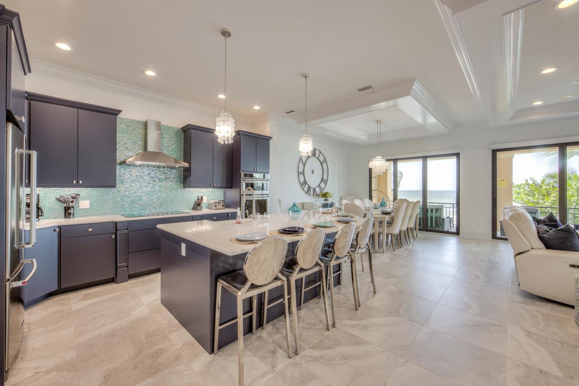 Moana Oasis: Gulf-front, Pool, & Access * Fort Myers Beach