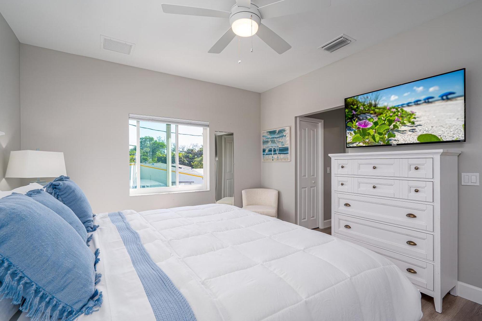 New Stilt Home: Heated Pool, Near & Times Sq