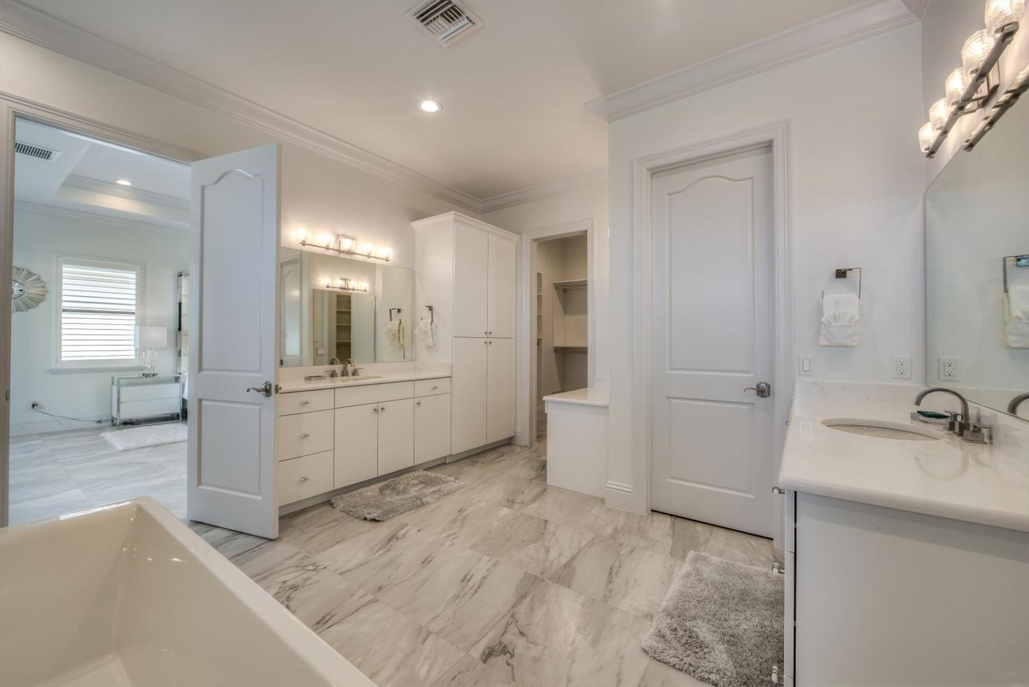 Moana Oasis: Gulf-front, Pool, & Access * Fort Myers Beach