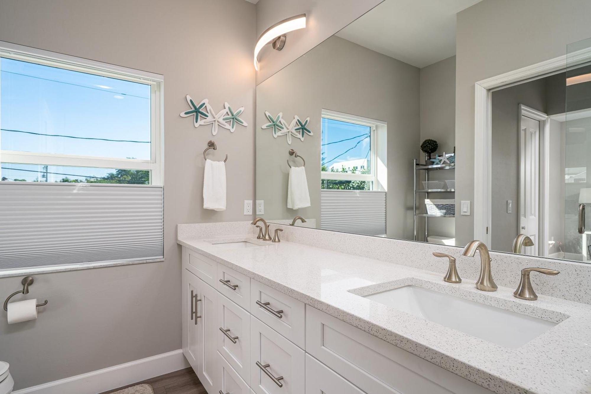 New Stilt Home: Heated Pool, Near & Times Sq