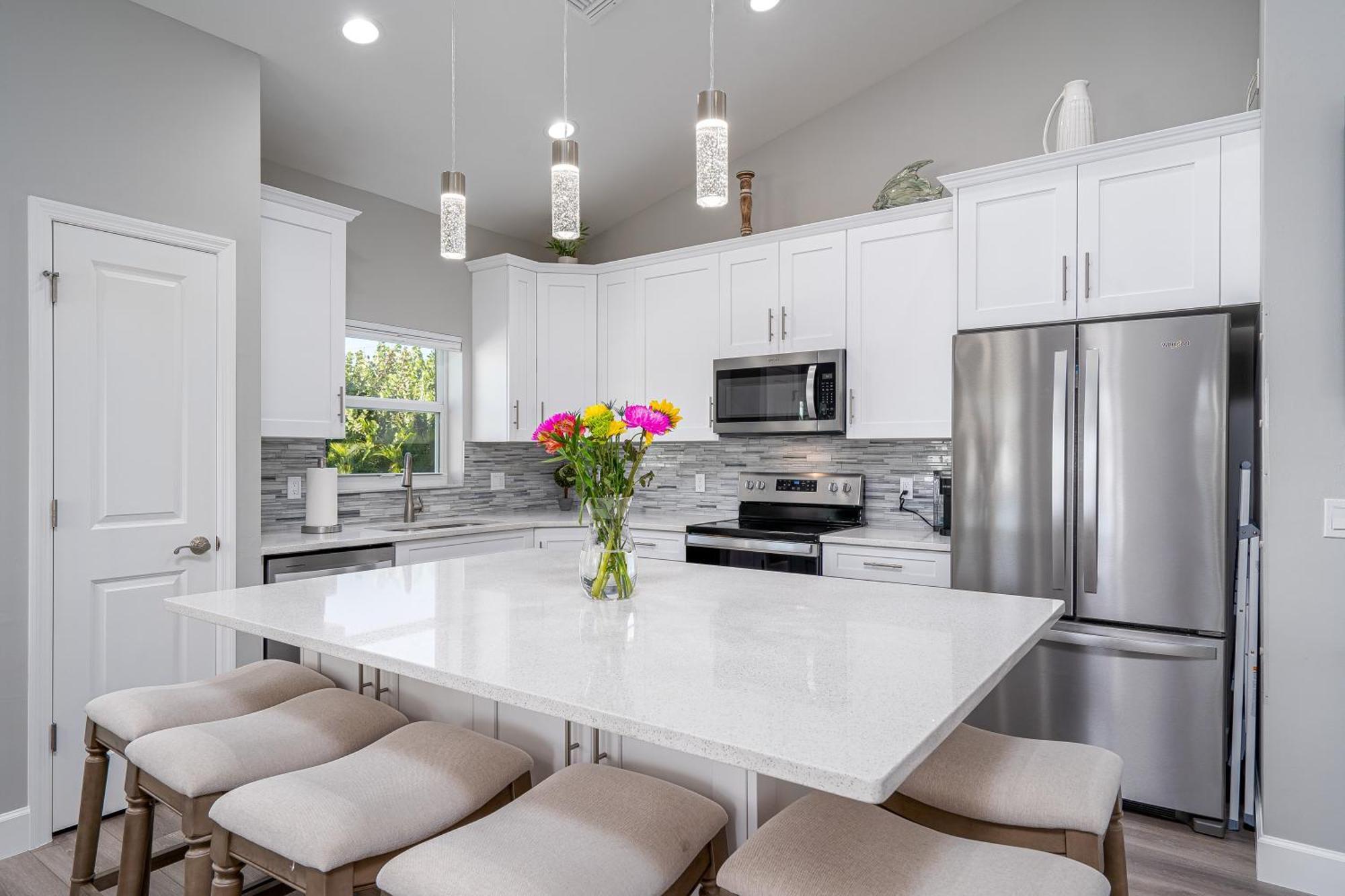 New Stilt Home: Heated Pool, Near & Times Sq *