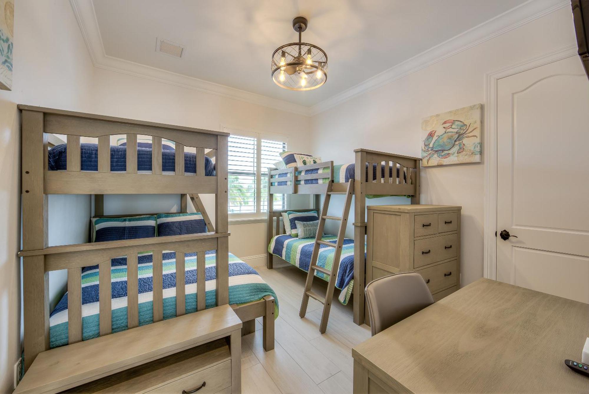 Aloha Oasis: Gulf-front, Pool, Spa, Sleeps 14! *