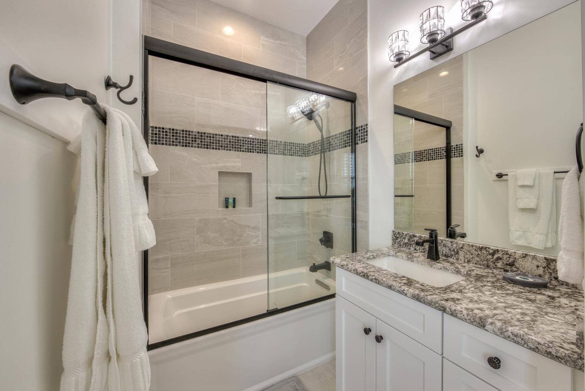 Aloha Oasis: Gulf-front, Pool, Spa, Sleeps 14!