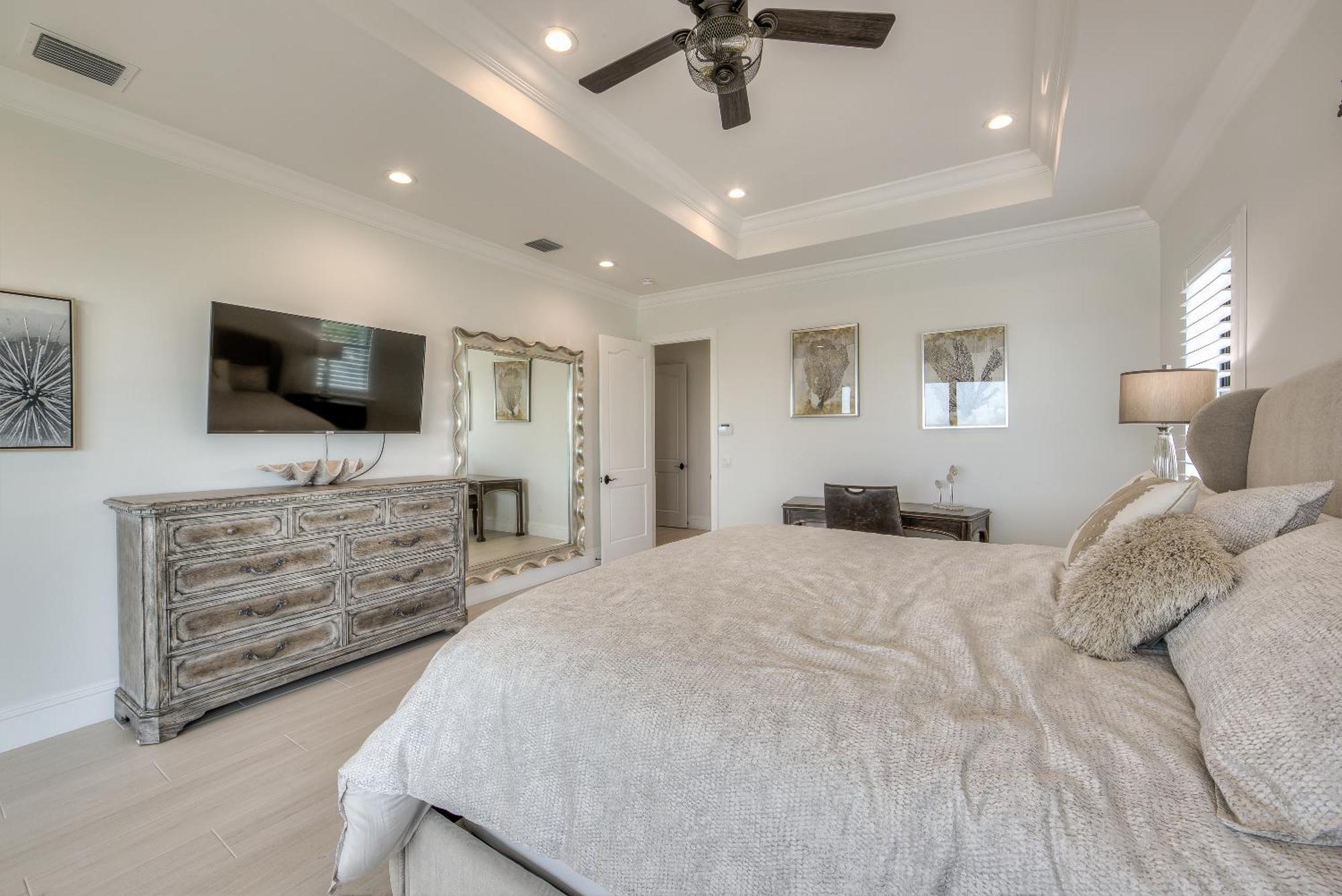 Aloha Oasis: Gulf-front, Pool, Spa, Sleeps 14! Holiday home