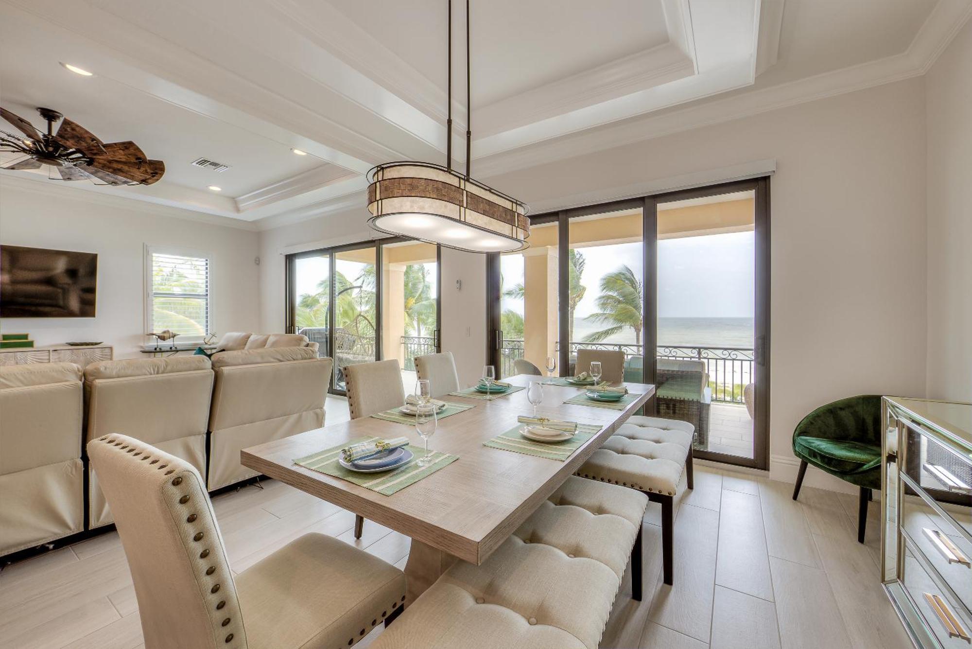 Holiday home Aloha Oasis: Gulf-front, Pool, Spa, Sleeps 14! Fort Myers Beach