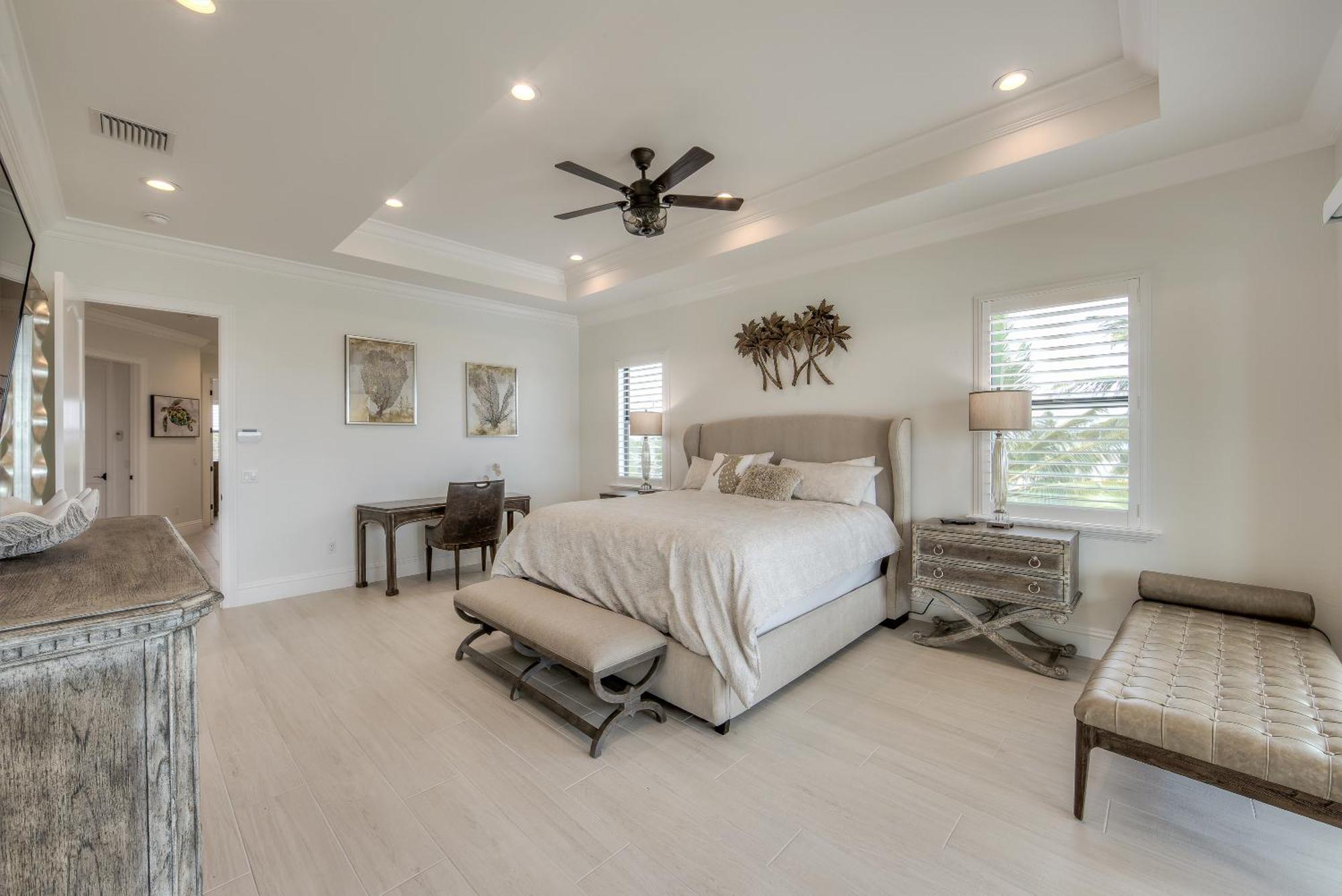 Aloha Oasis: Gulf-front, Pool, Spa, Sleeps 14! Holiday home Fort Myers Beach
