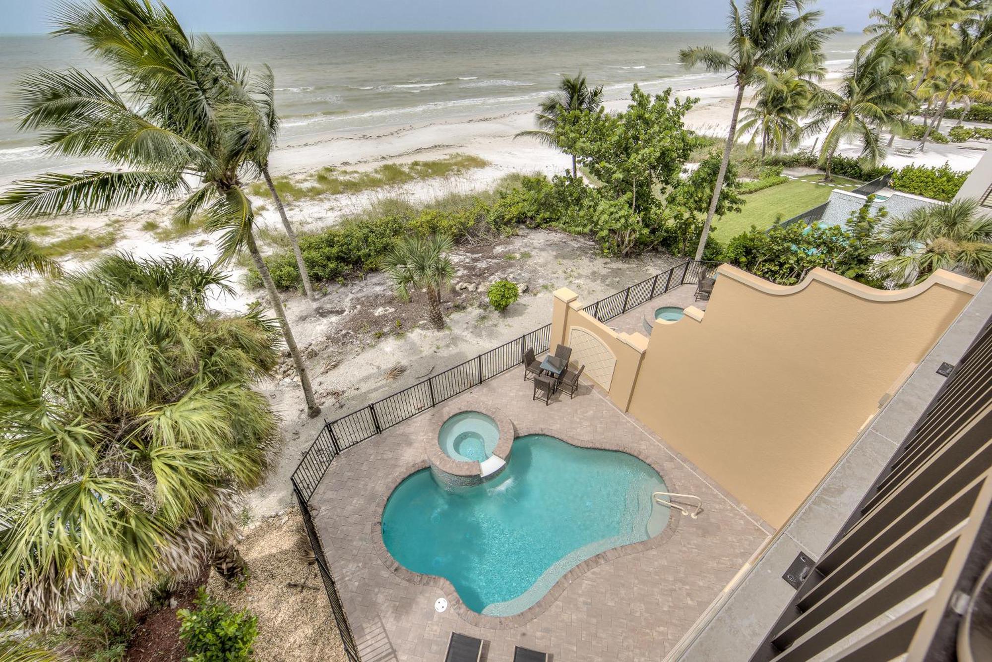 Holiday home Aloha Oasis: Gulf-front, Pool, Spa, Sleeps 14! *
