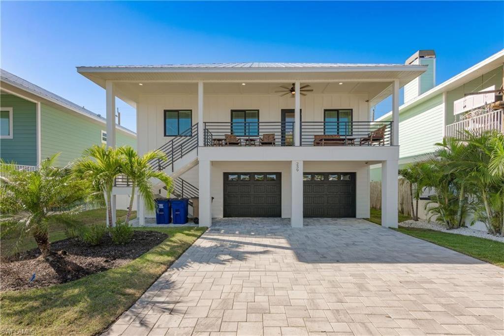 Holiday home New 2-level Home: Heated Pool, Spa, Steps To
