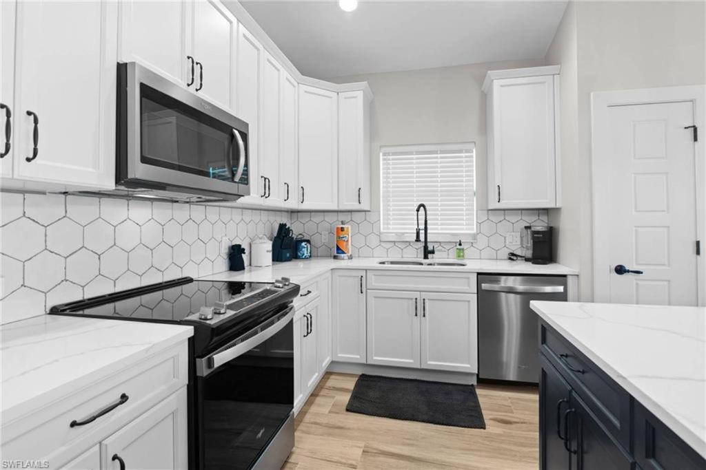 Holiday home New 2-level Home: Heated Pool, Spa, Steps To